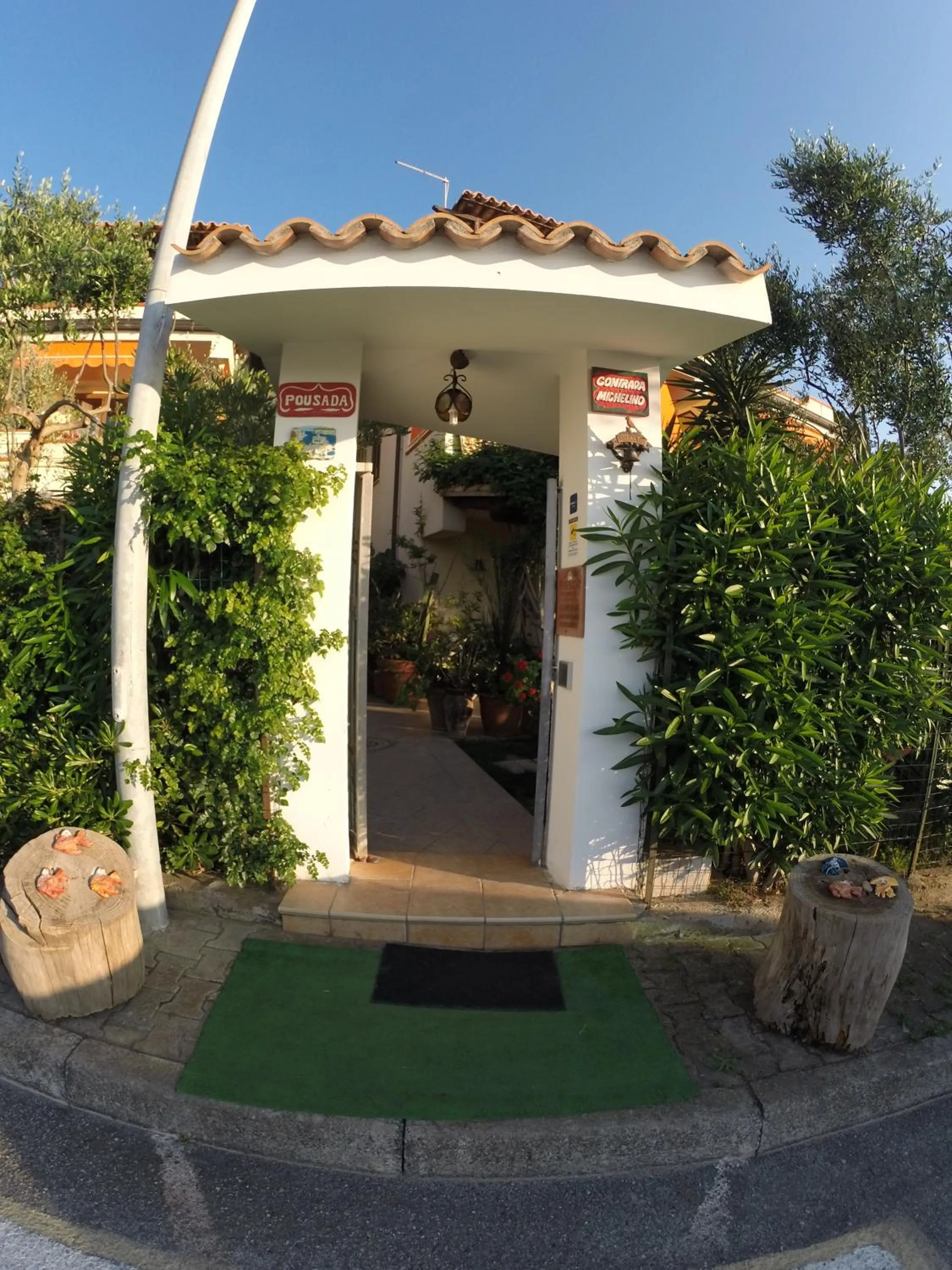 Facade/entrance in Appartamenti Pousada Michelino