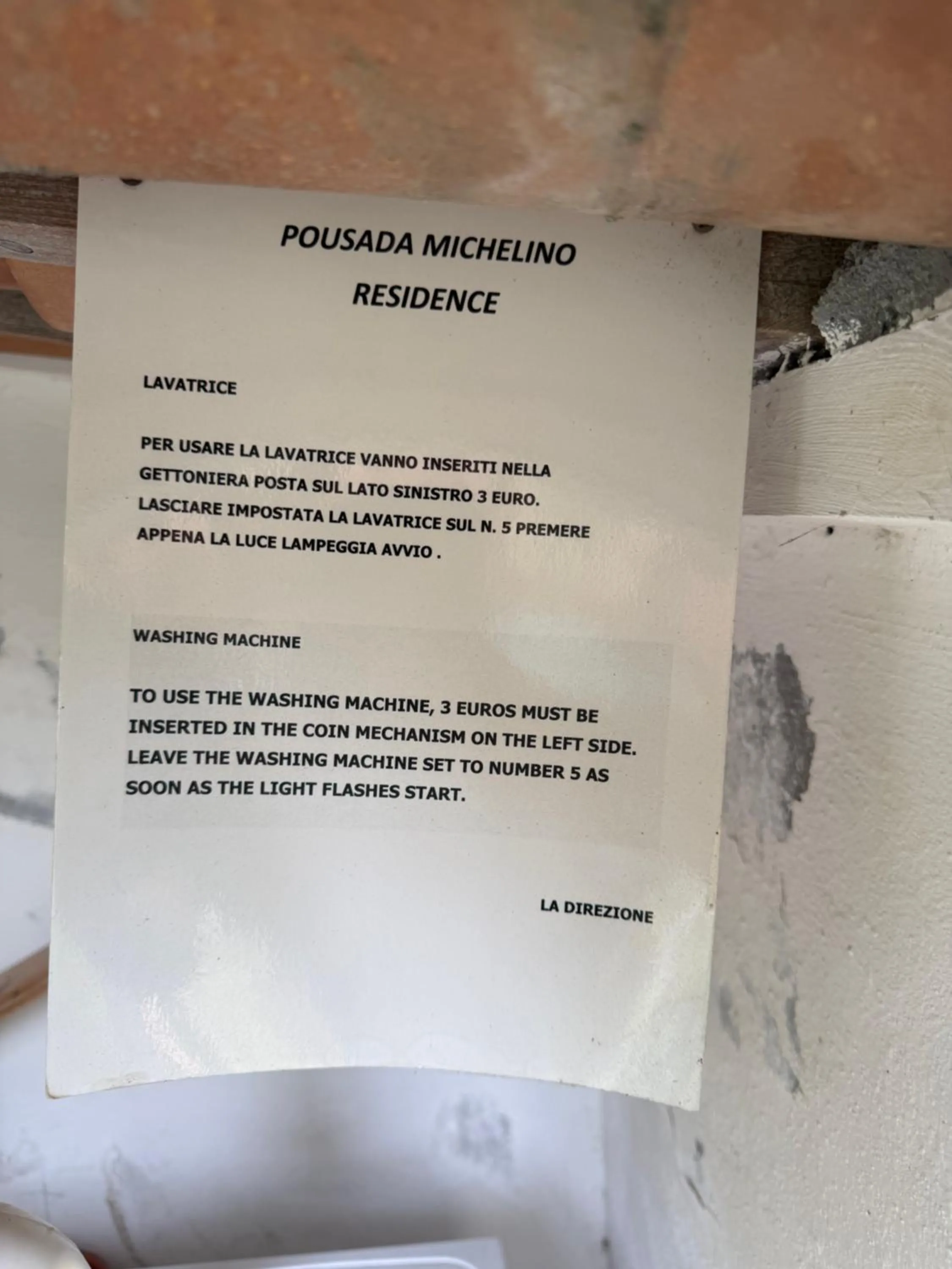 washing machine in Appartamenti Pousada Michelino
