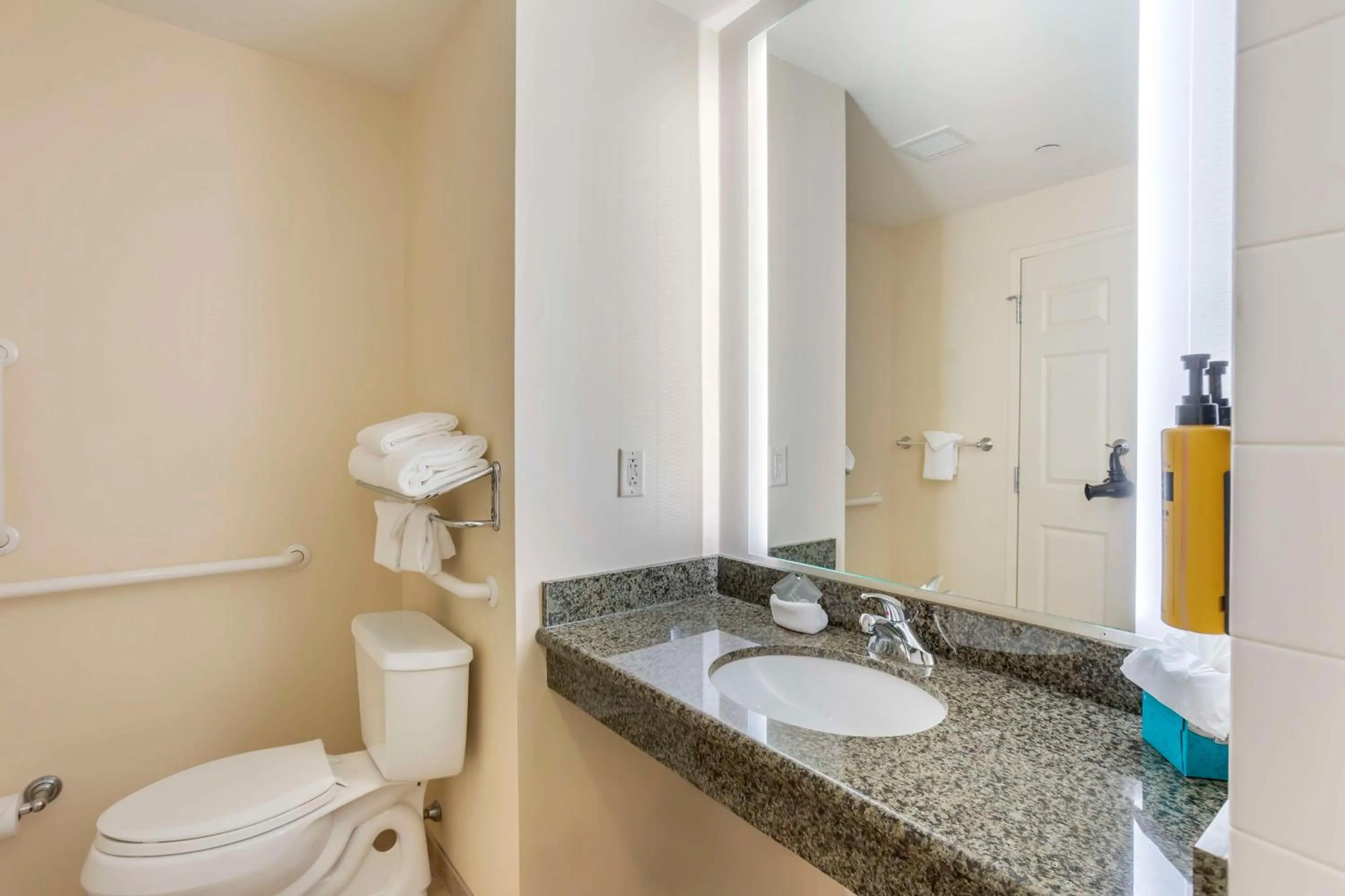 Bedroom in Best Western Plus - King of Prussia