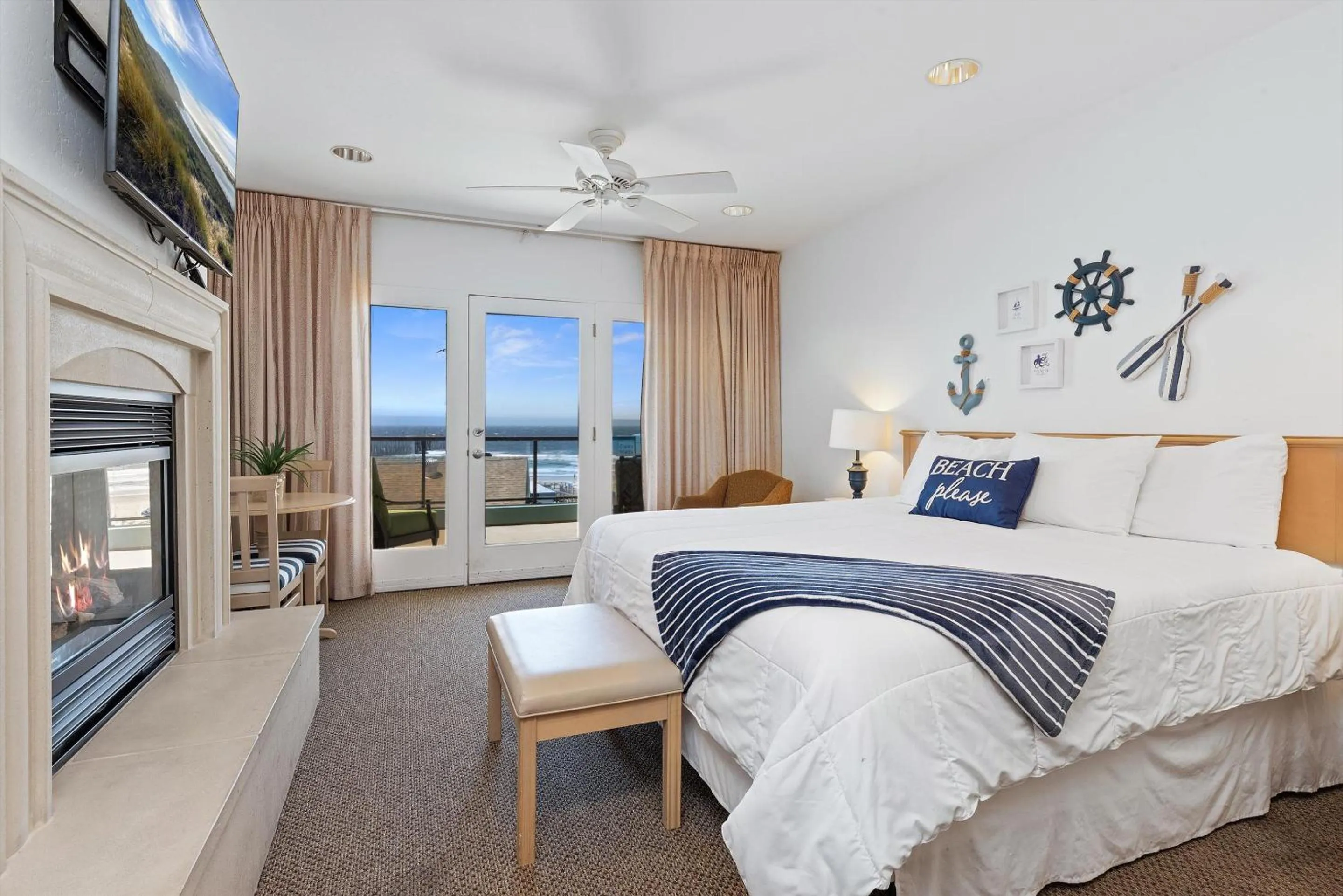 Photo of the whole room, Bed in Beach House Inn & Suites