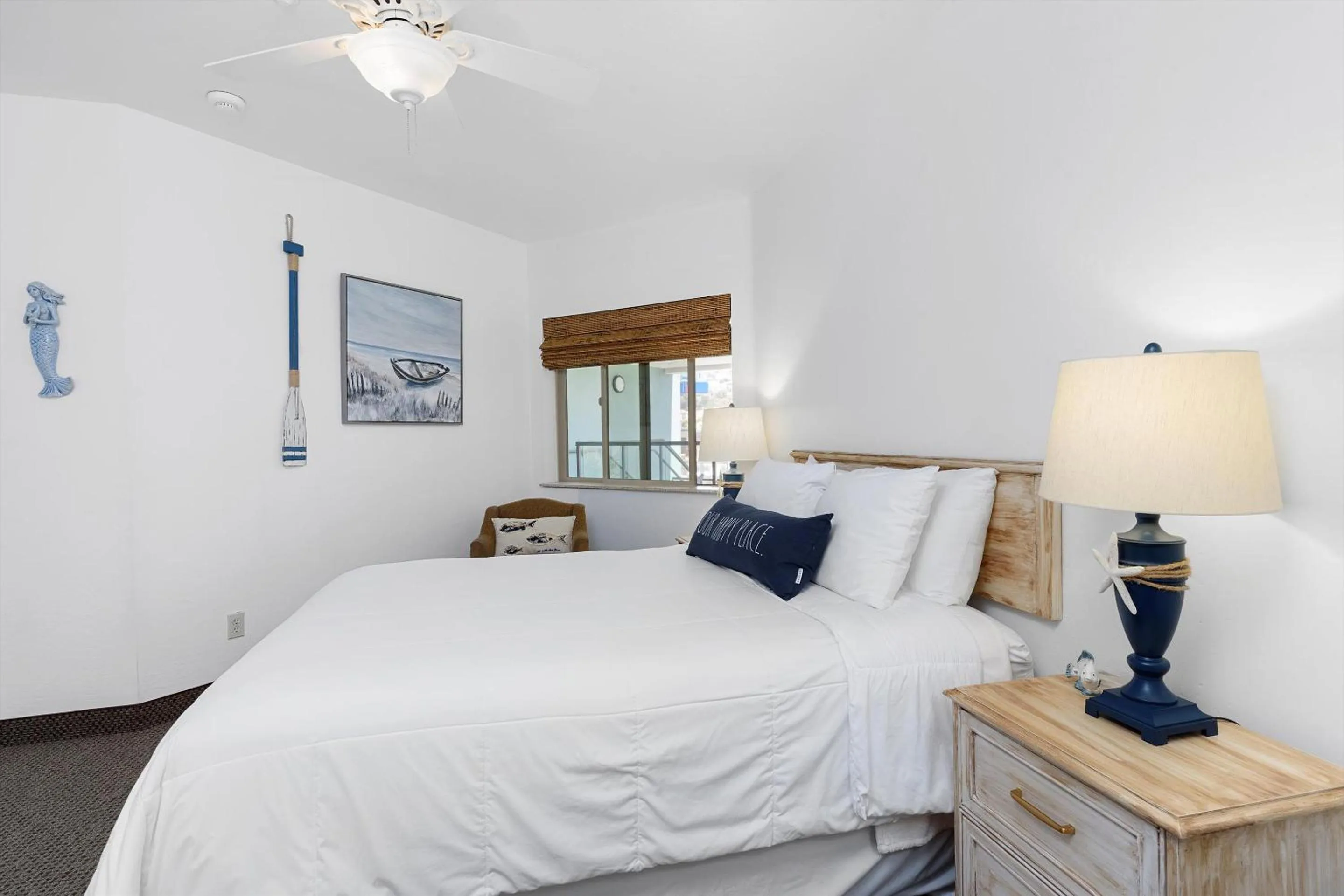 Bed in Beach House Inn & Suites