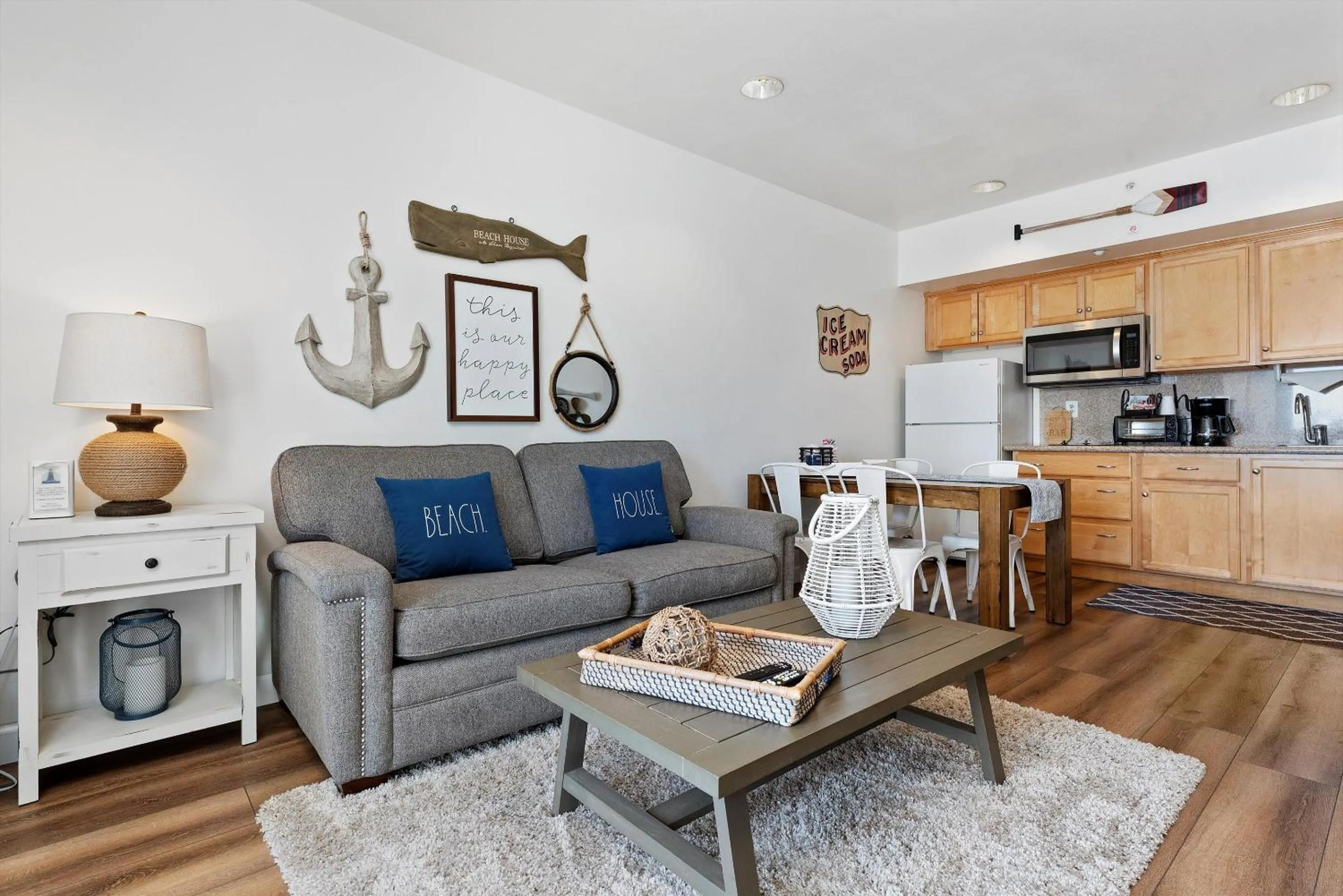 Kitchen or kitchenette in Beach House Inn & Suites