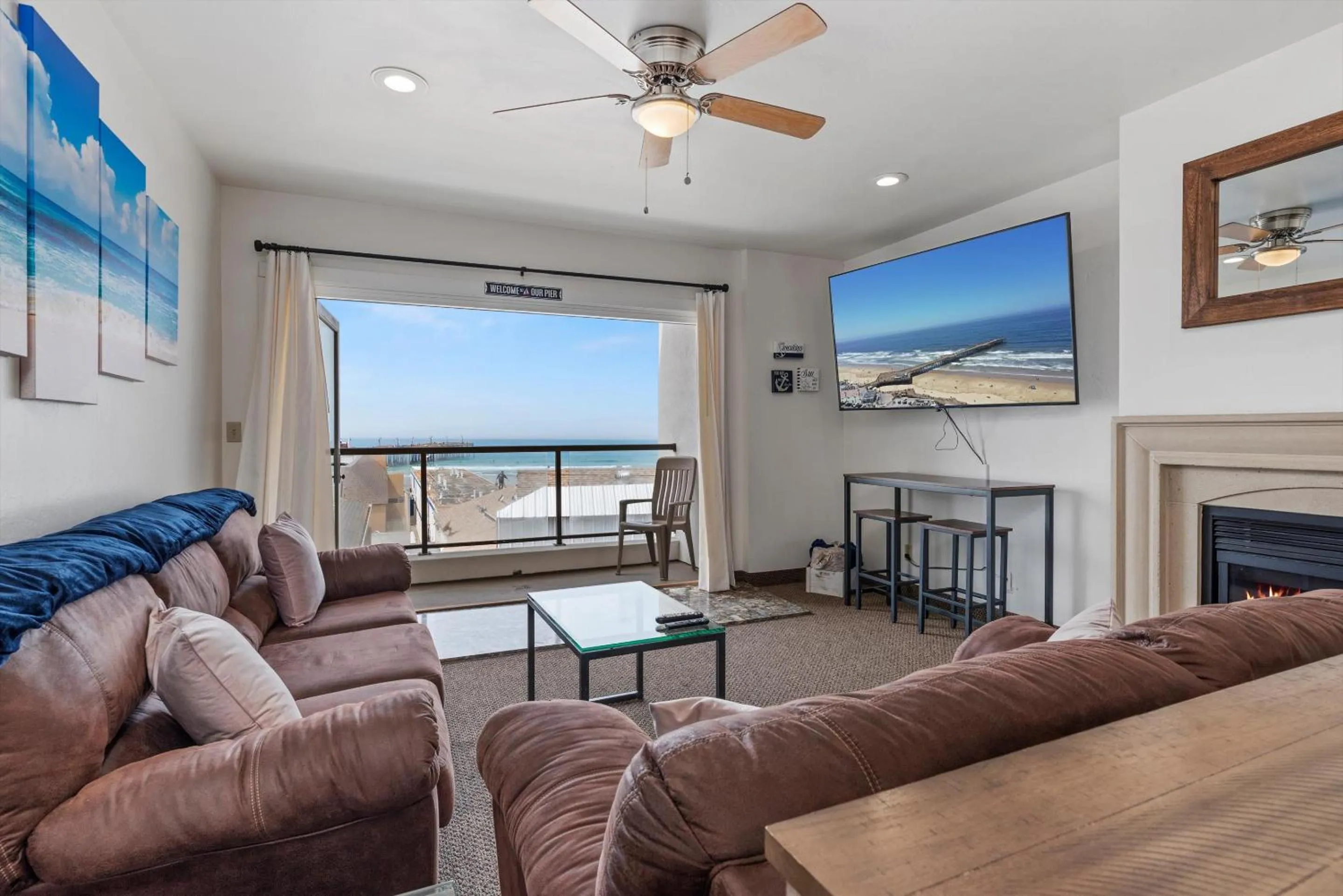 Living room in Beach House Inn & Suites