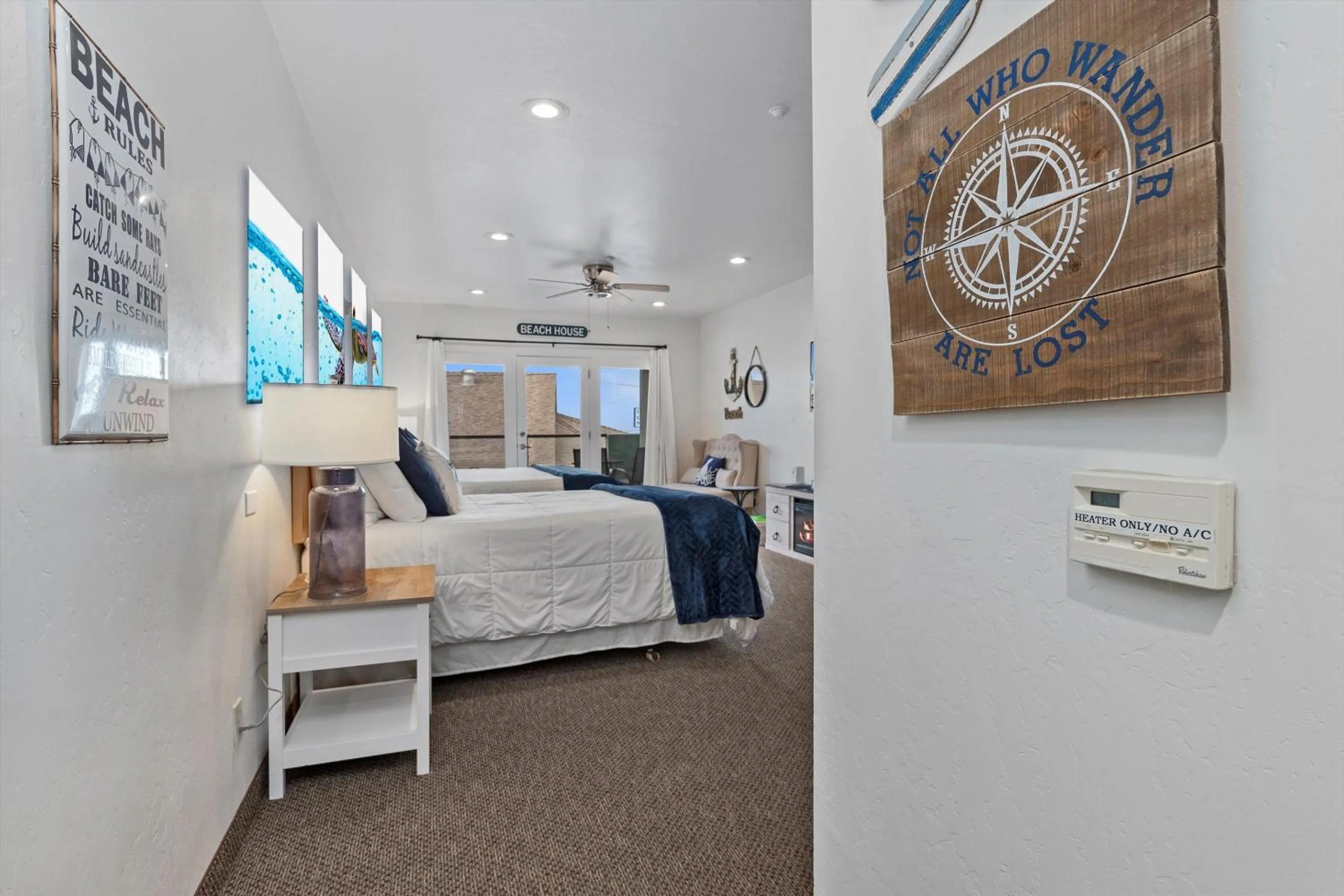 Photo of the whole room, Bed in Beach House Inn & Suites