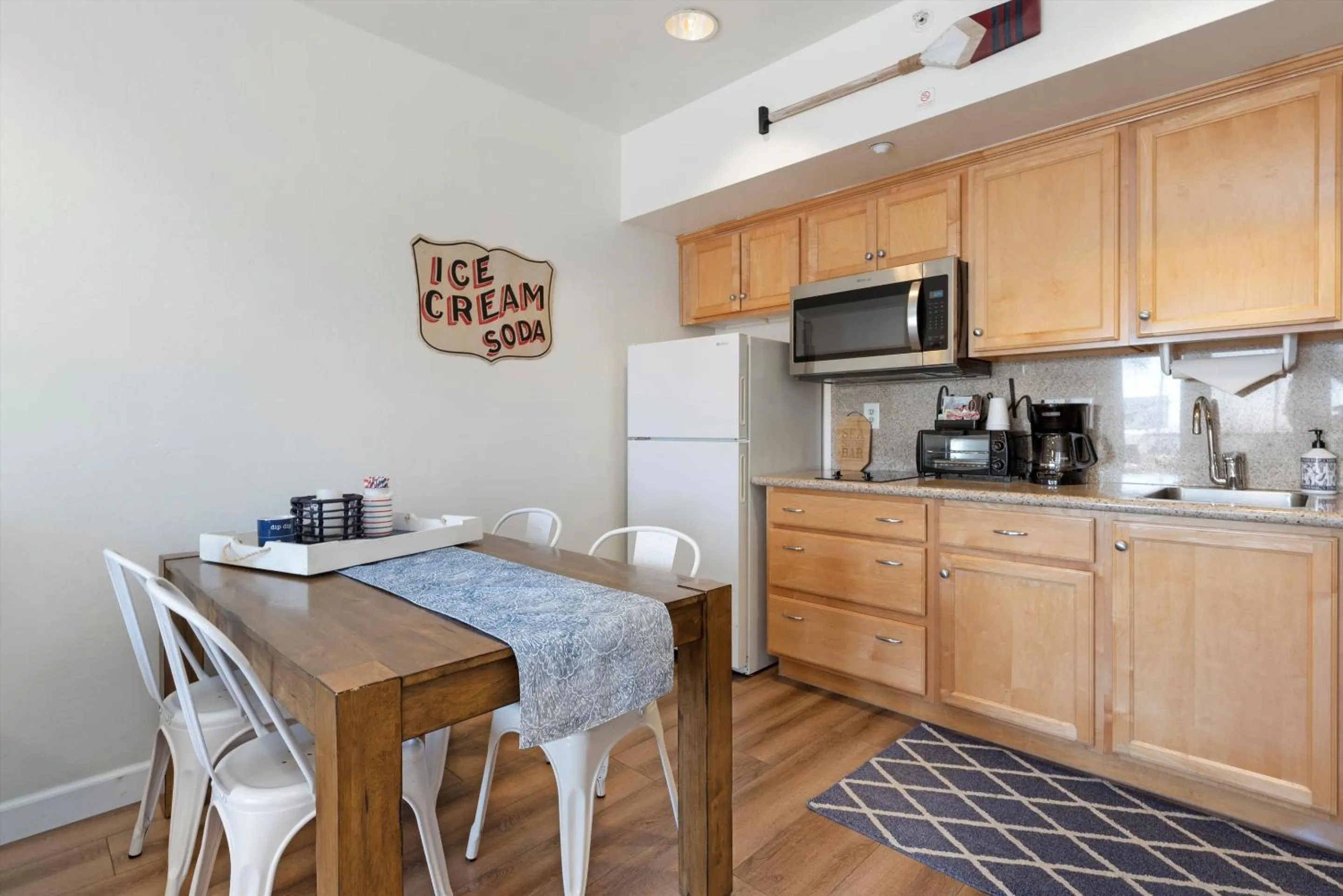 Coffee/tea facilities in Beach House Inn & Suites