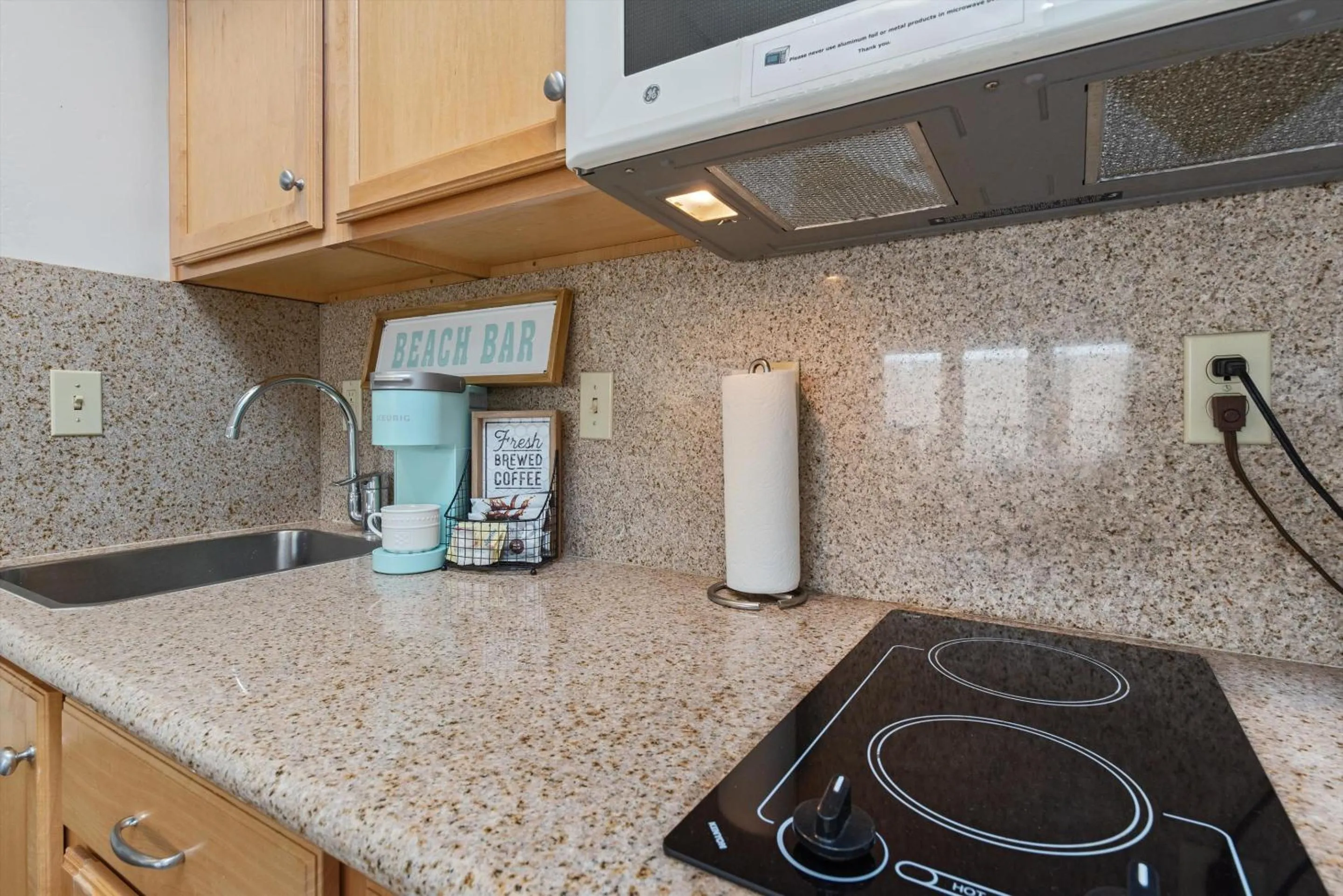 Coffee/tea facilities in Beach House Inn & Suites