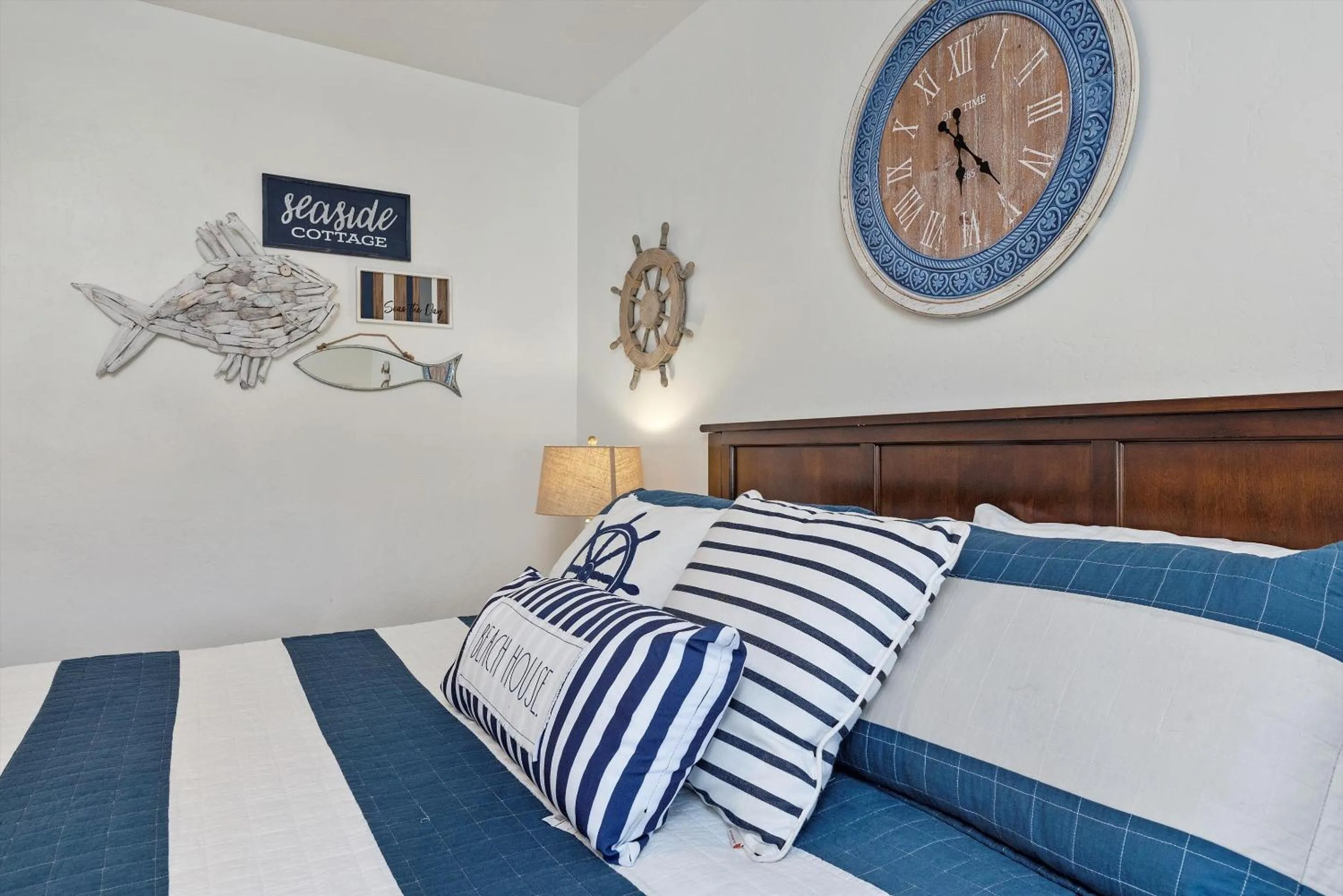 Bed in Beach House Inn & Suites