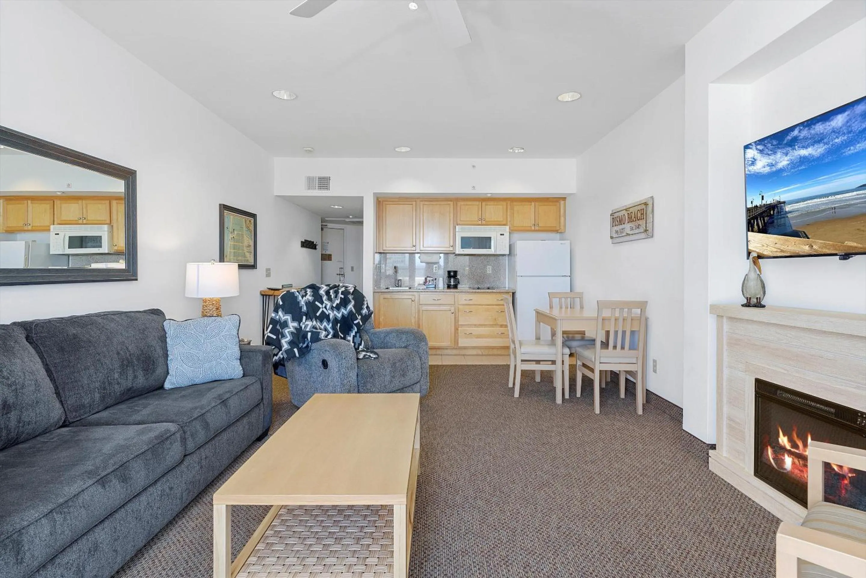 Living room in Beach House Inn & Suites