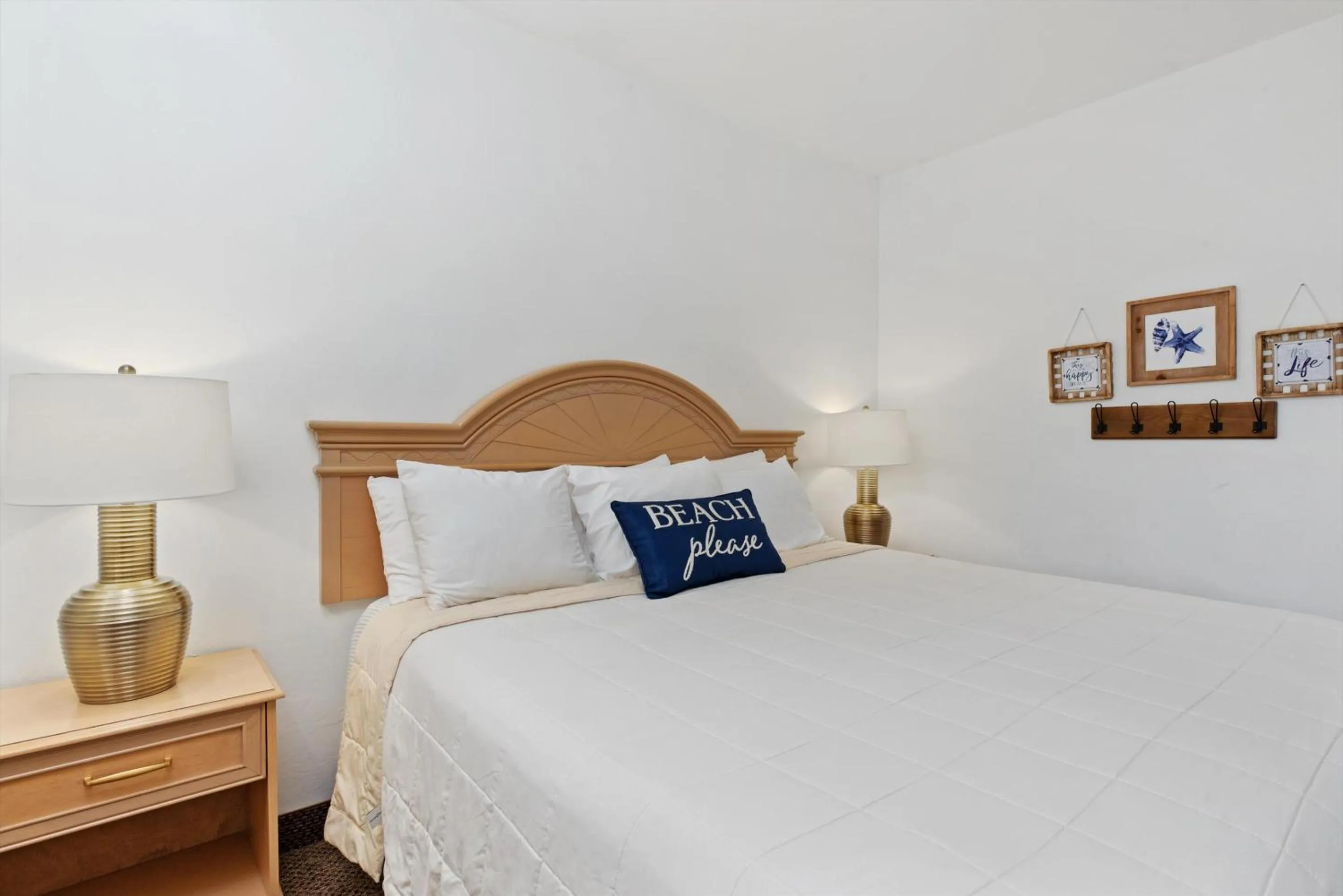 Bed in Beach House Inn & Suites