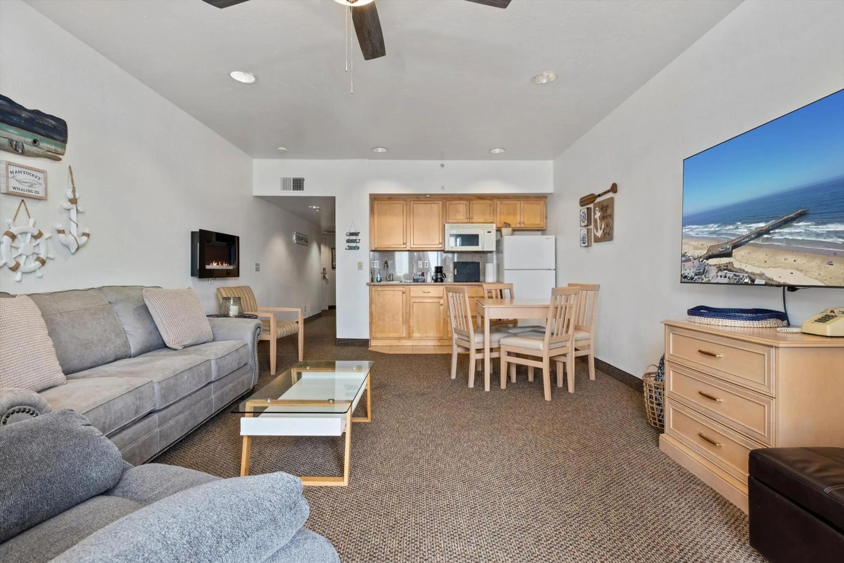 Living room in Beach House Inn & Suites
