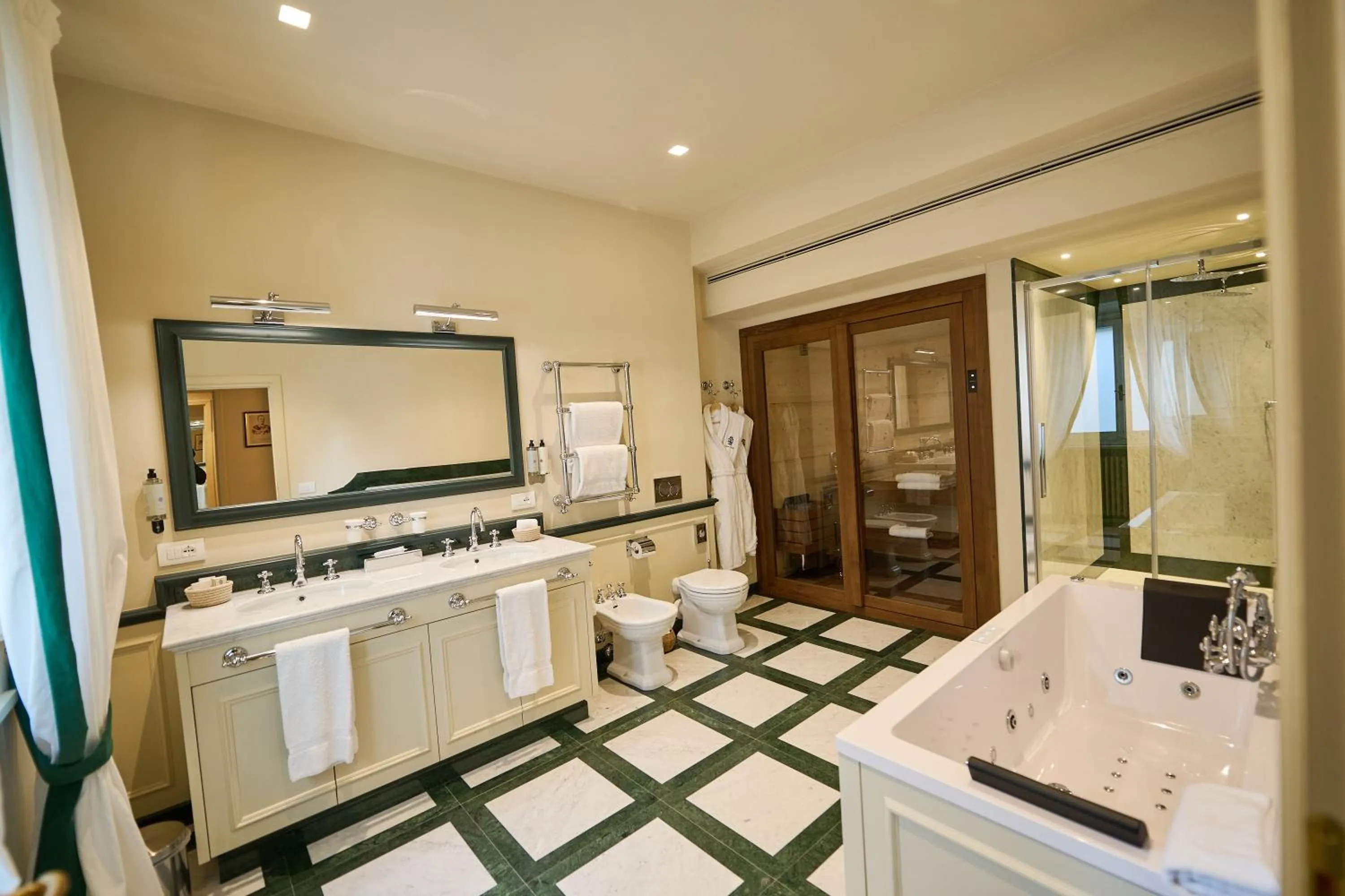 Bathroom in Palazzo Niccolini al Duomo Residenza D'Epoca