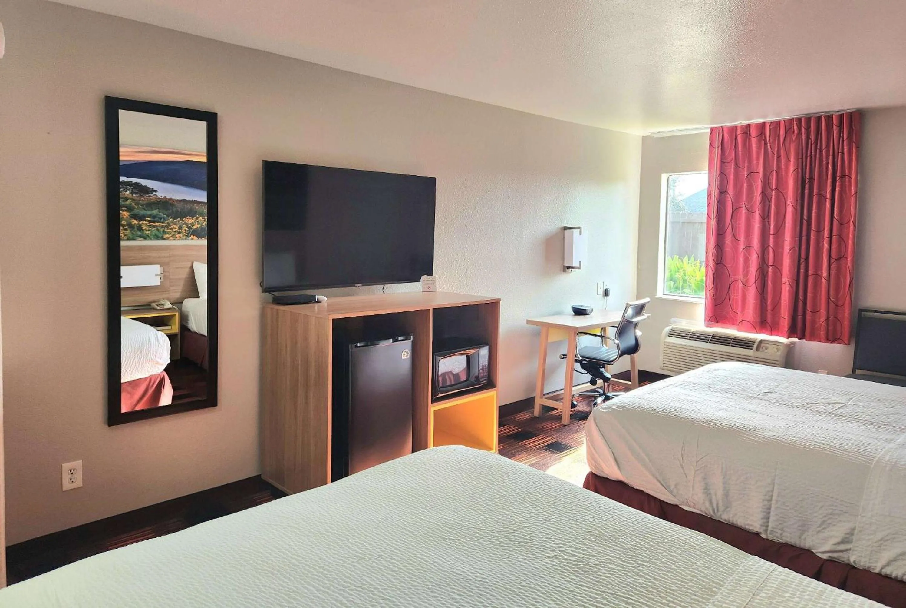 Photo of the whole room, Bed in Days Inn by Wyndham Lumberton