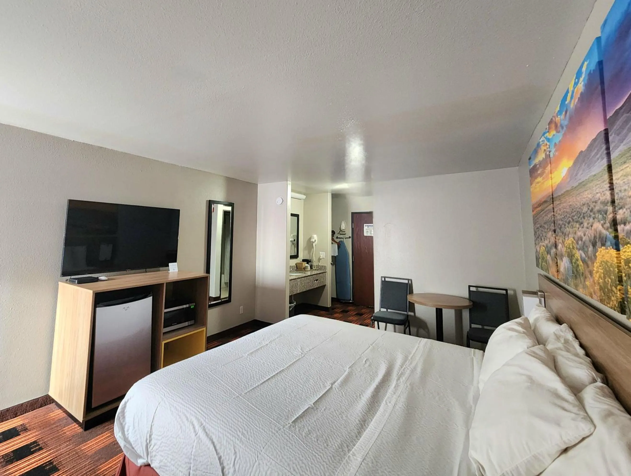 Bedroom, Bed in Days Inn by Wyndham Lumberton