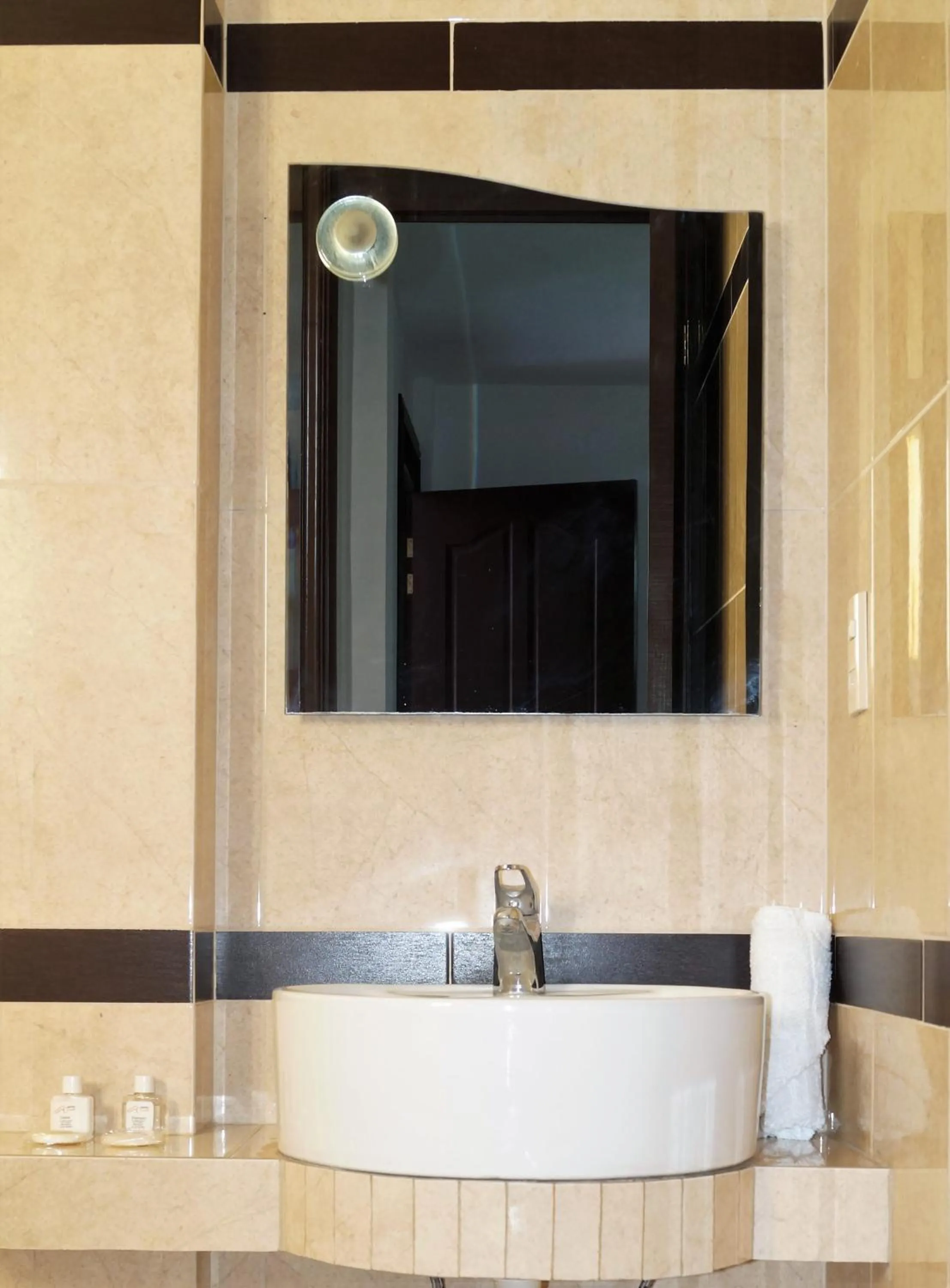 Bathroom in HOTEL CARMELITA MITLA