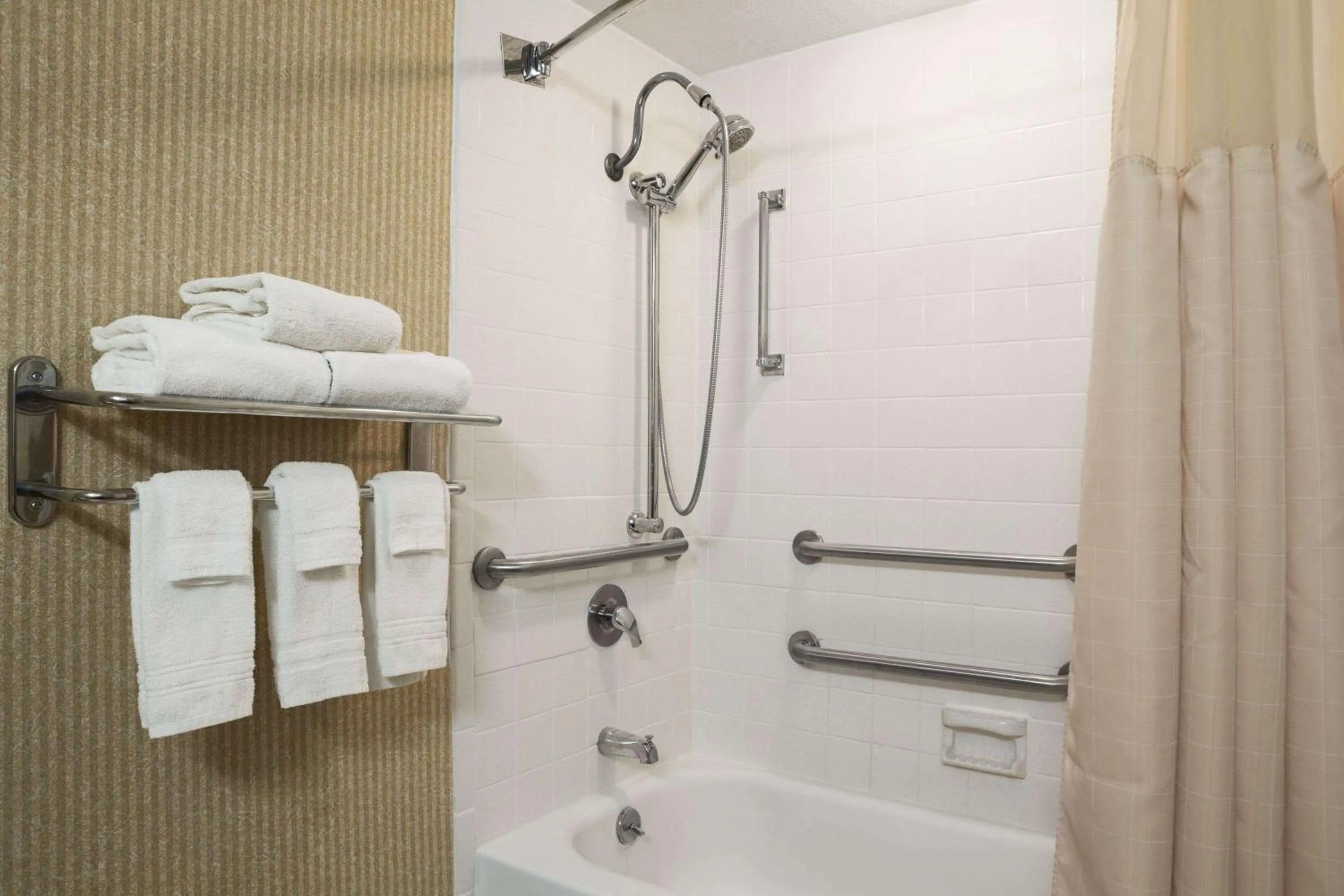 Photo of the whole room in Days Inn by Wyndham Rock Falls