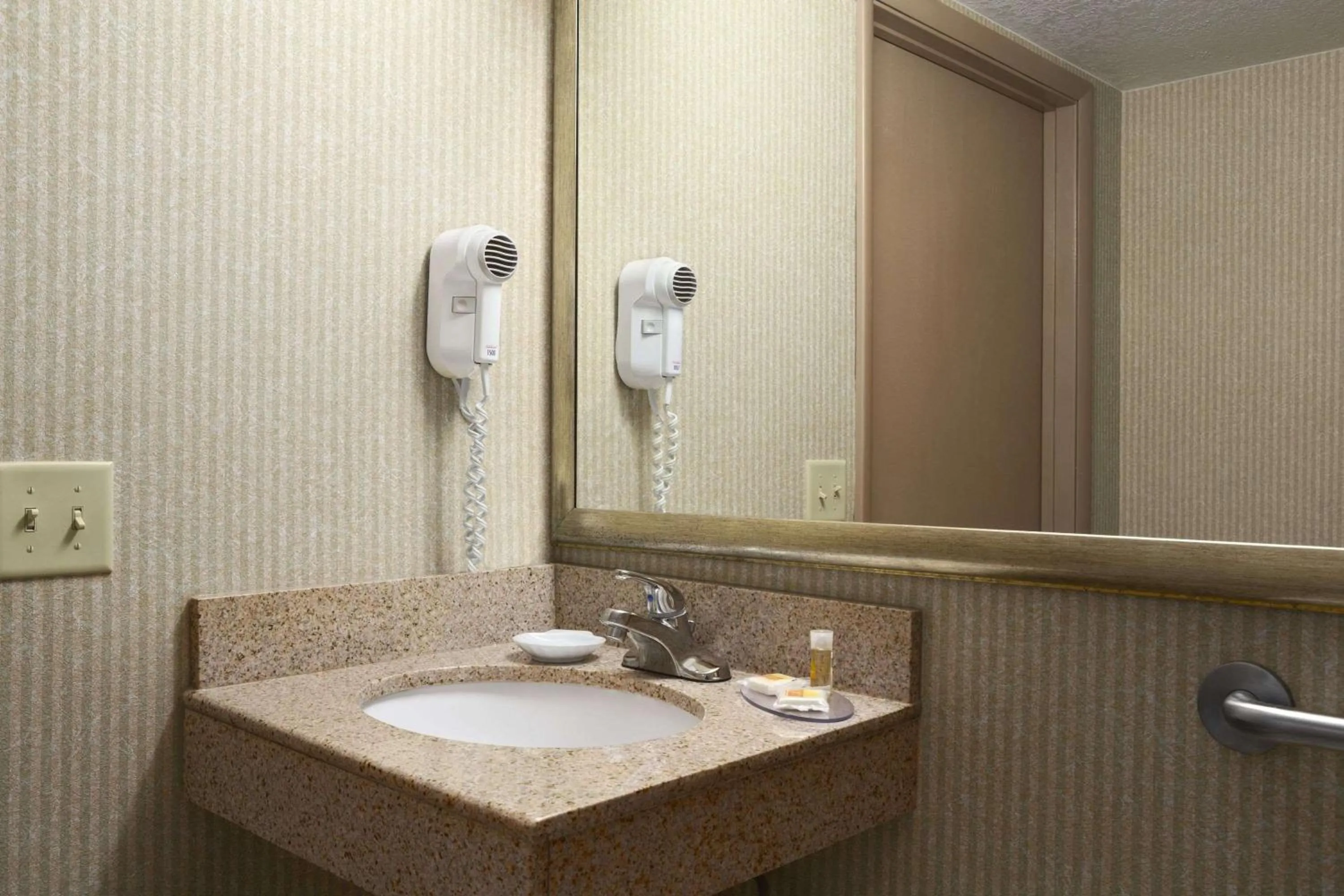 Photo of the whole room in Days Inn by Wyndham Rock Falls