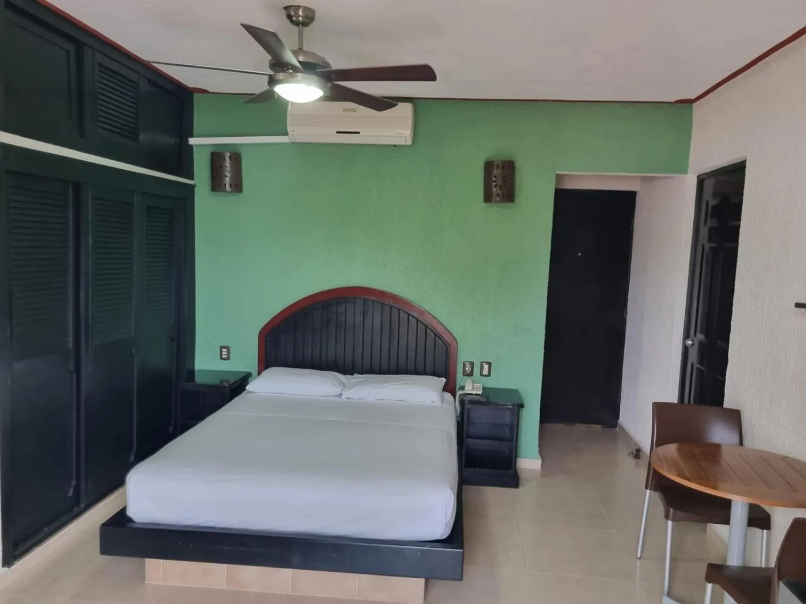 Bed in Suites Los Arcos