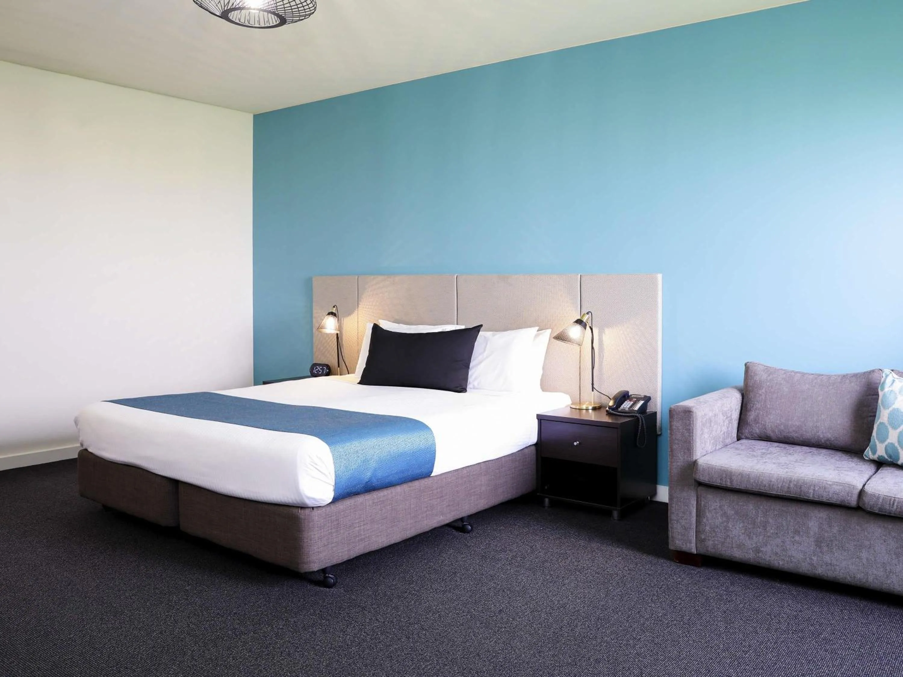 Bedroom, Bed in Mantra Melbourne Melton