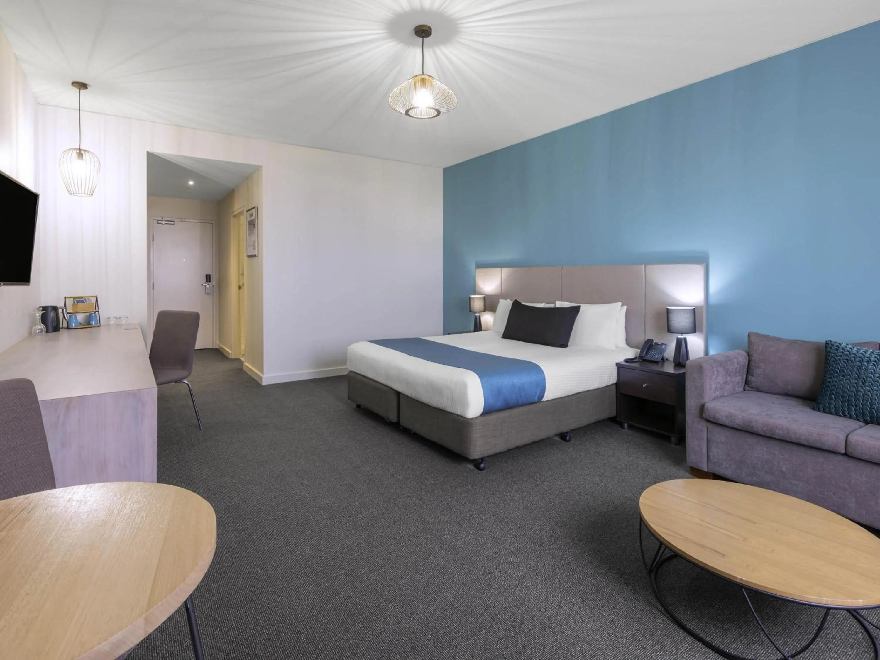 Bedroom, Bed in Mantra Melbourne Melton