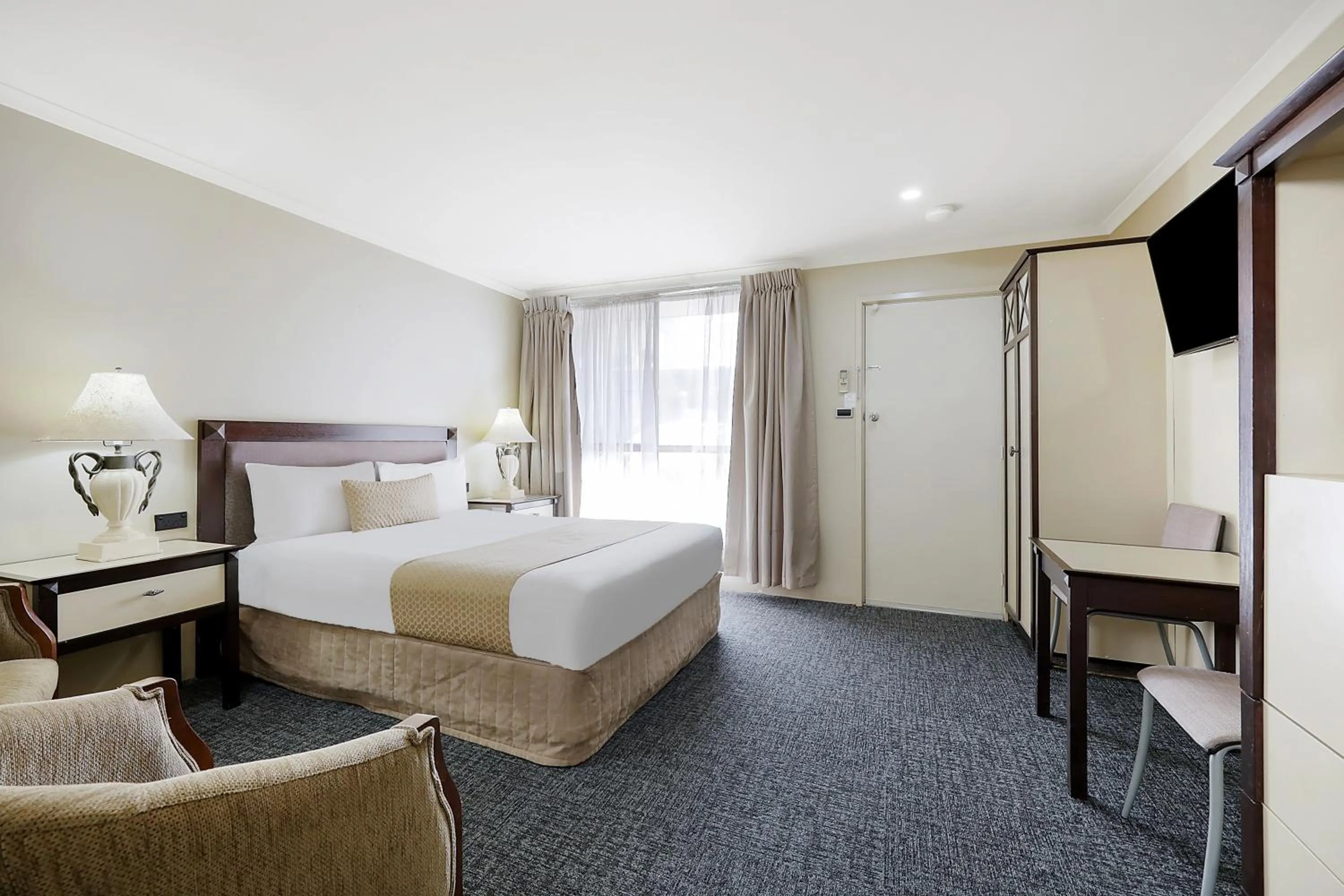 Bed in Comfort Inn On Raglan