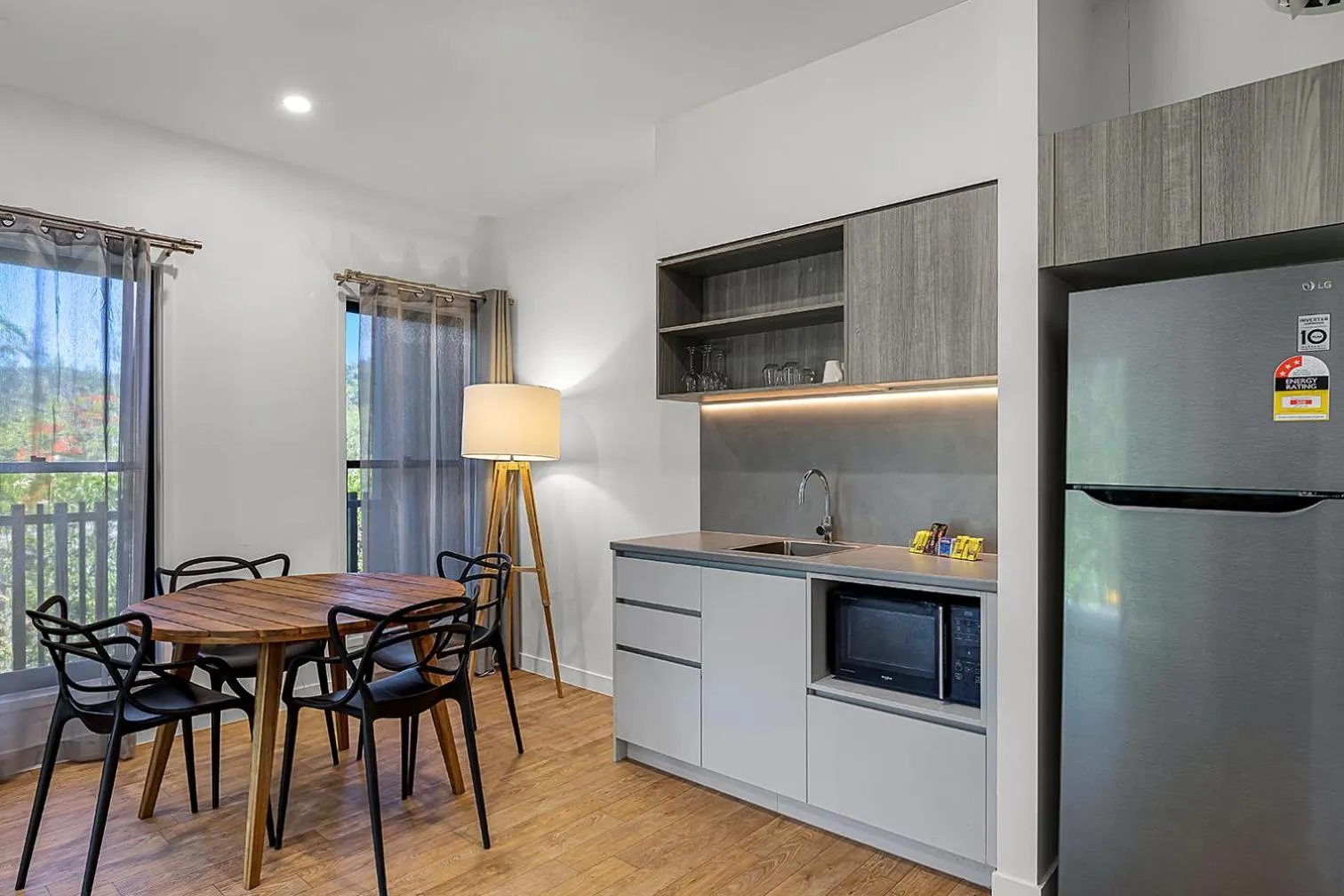 Kitchen or kitchenette in Kipara Tropical Rainforest Retreat