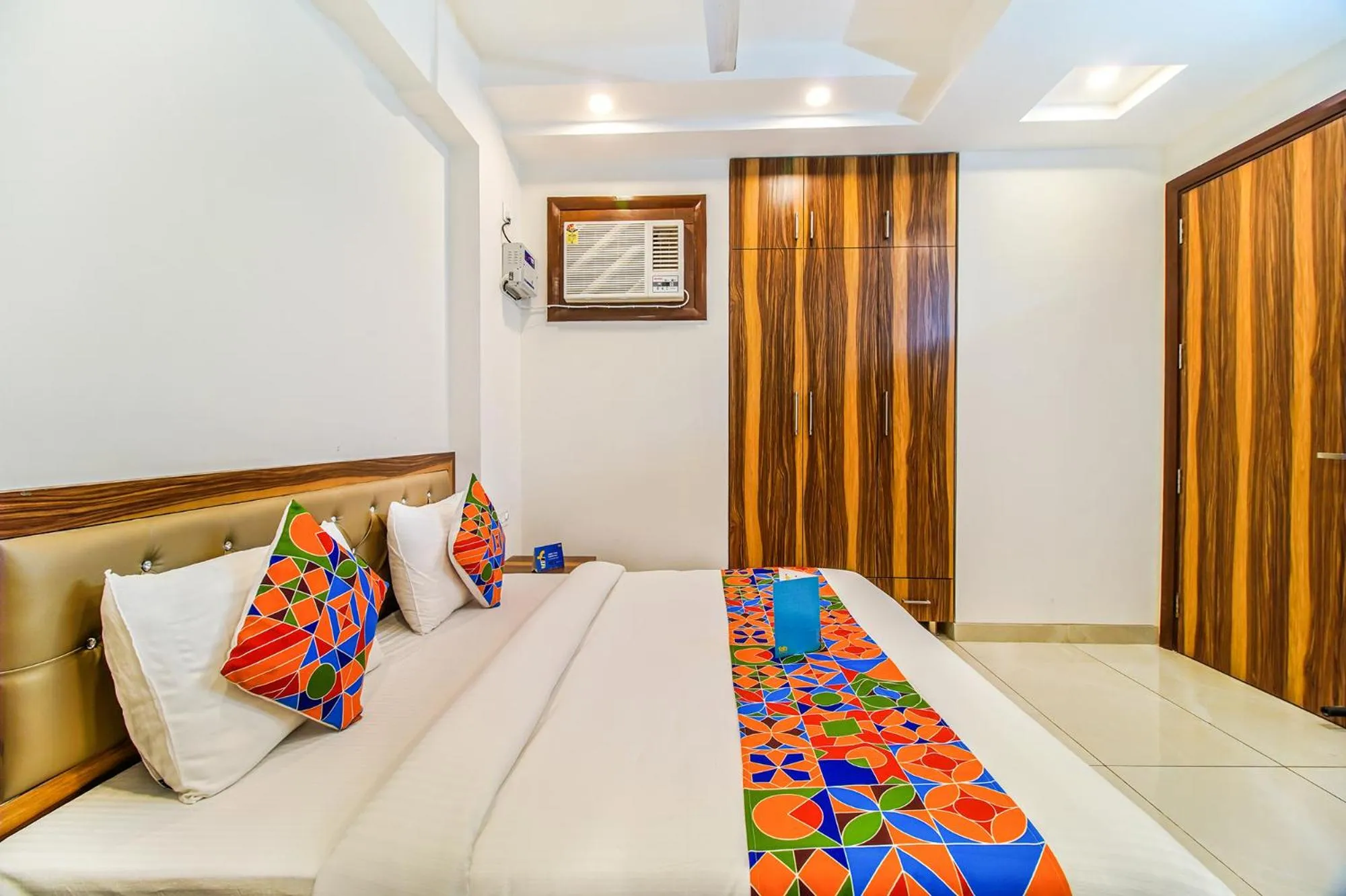 Bedroom, Bed in FabHotel Kiara- 400 meters from Medanta hospital