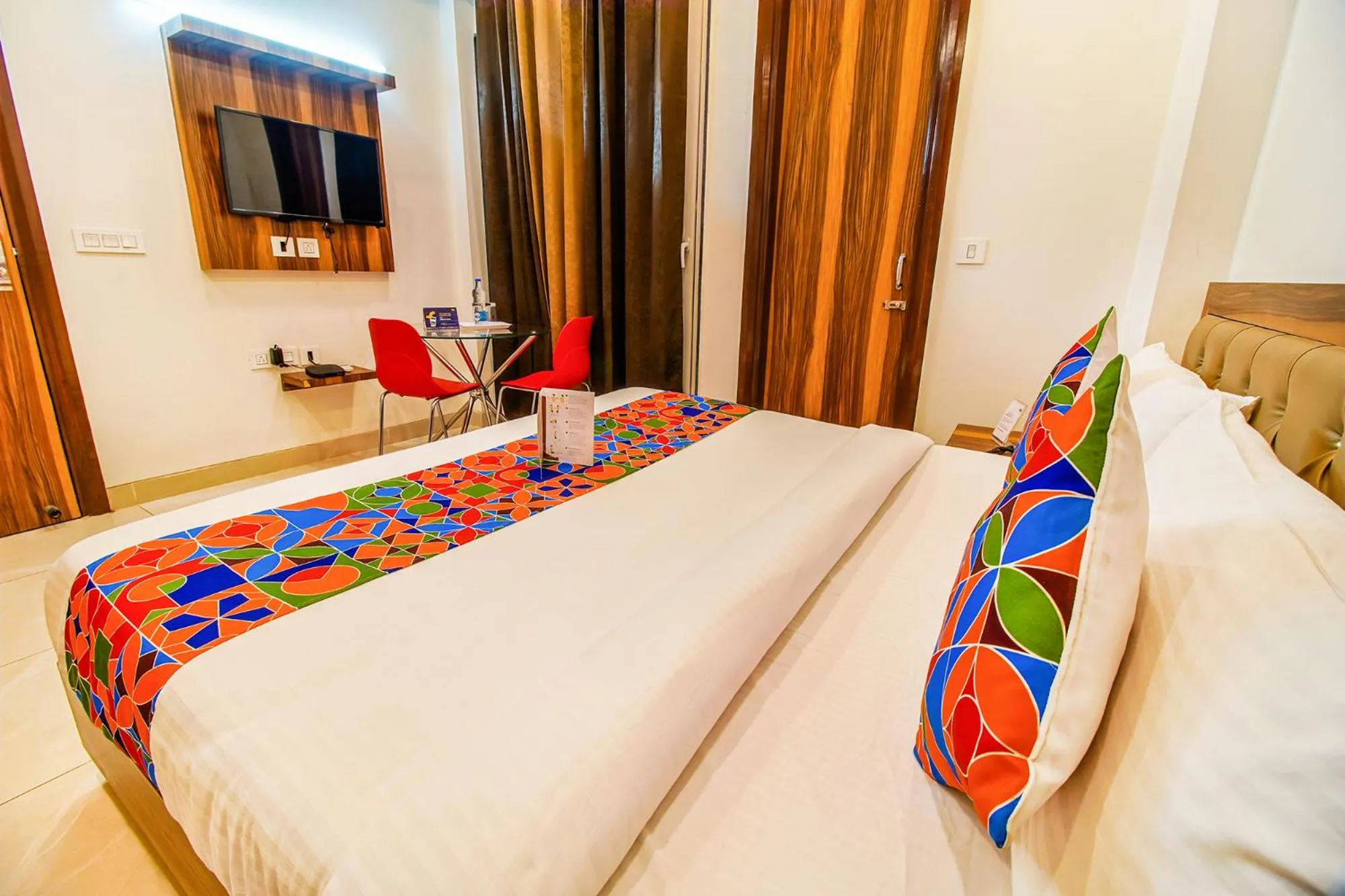 Bedroom, Bed in FabHotel Kiara- 400 meters from Medanta hospital