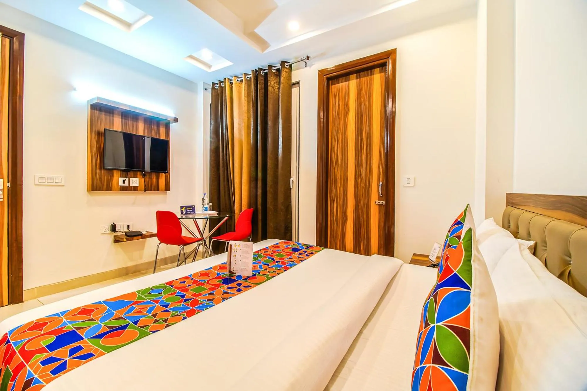 Bedroom, Bed in FabHotel Kiara- 400 meters from Medanta hospital