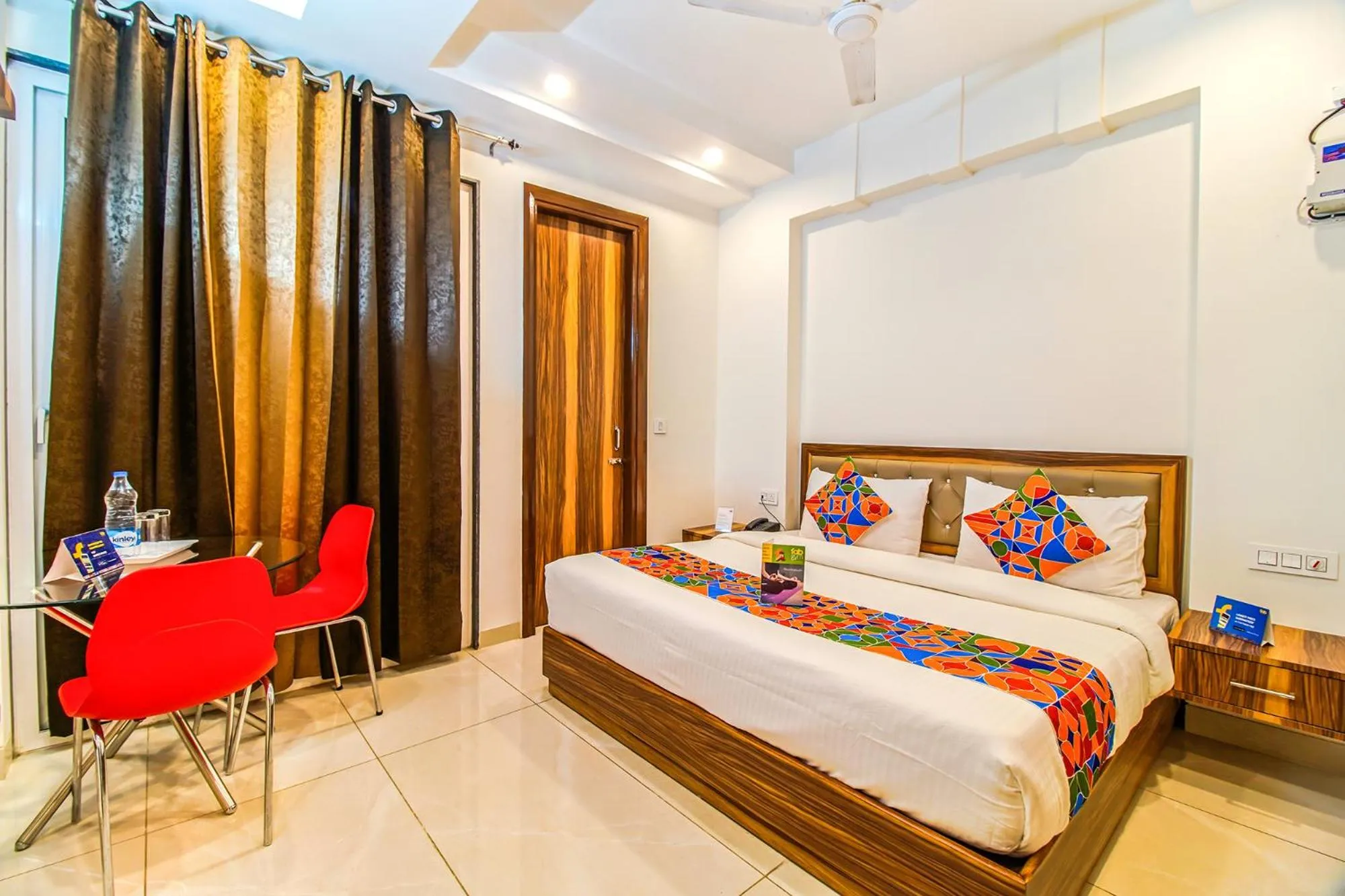 Bedroom, Bed in FabHotel Kiara- 400 meters from Medanta hospital