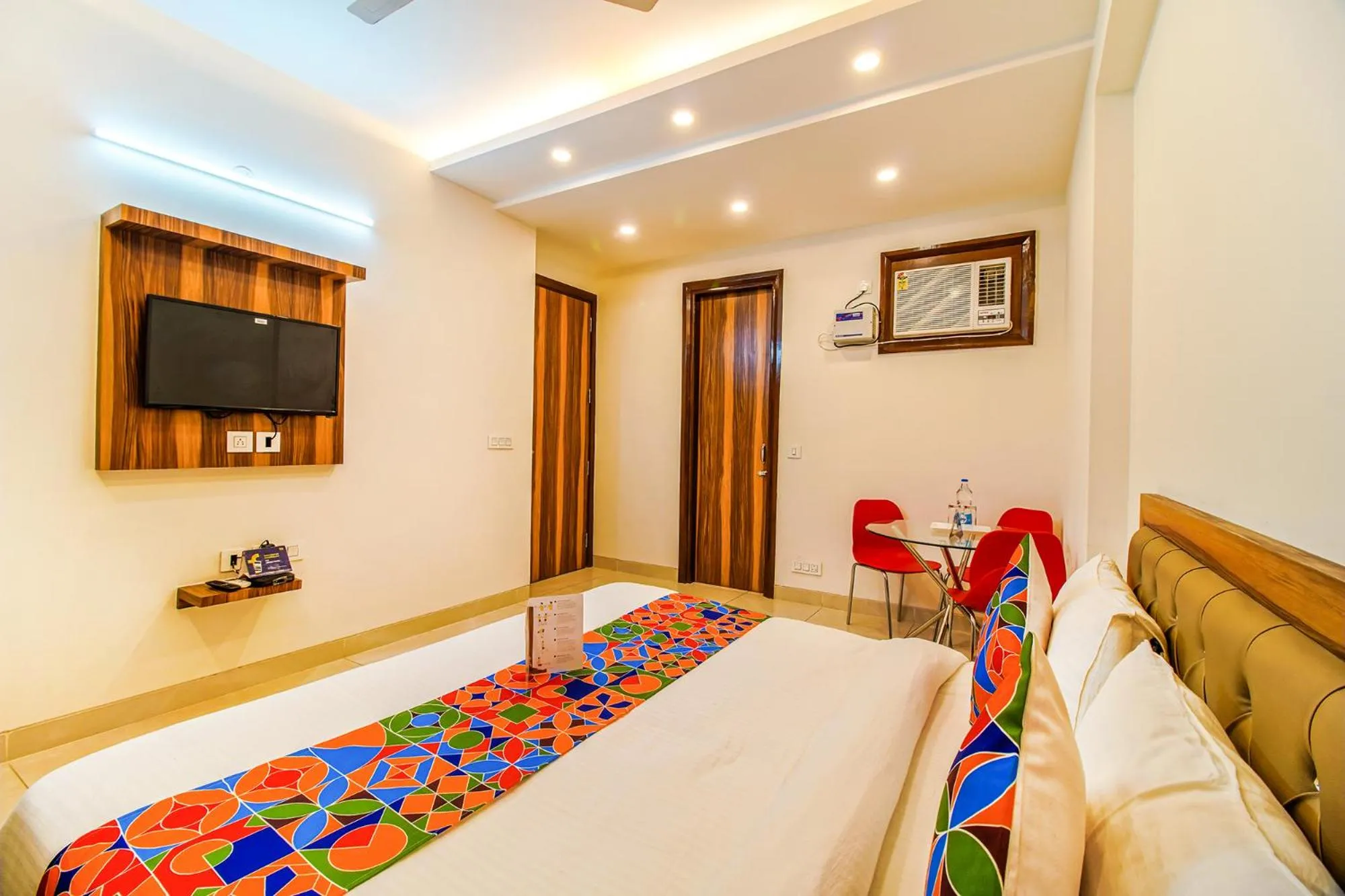 Bedroom, Bed in FabHotel Kiara- 400 meters from Medanta hospital