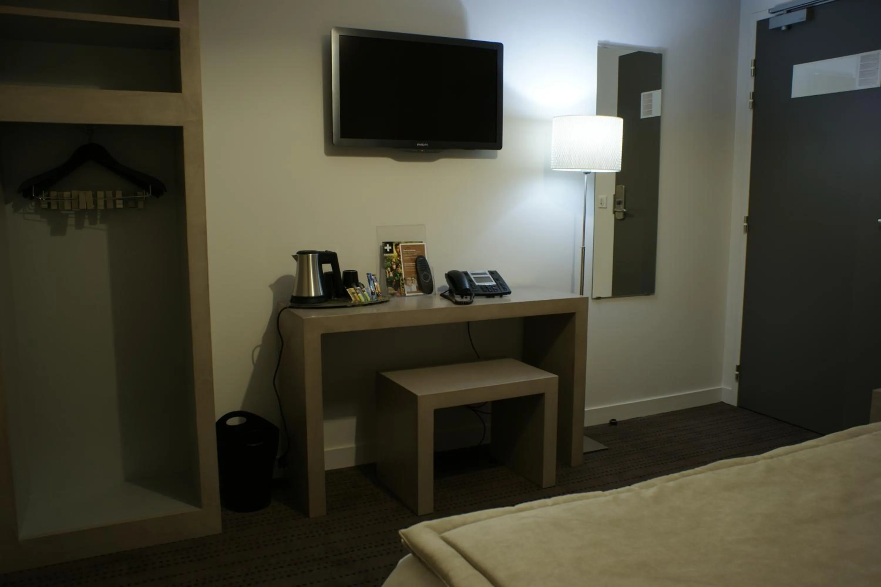 Bed in The Originals Boutique, Hôtel La Grange, Niort