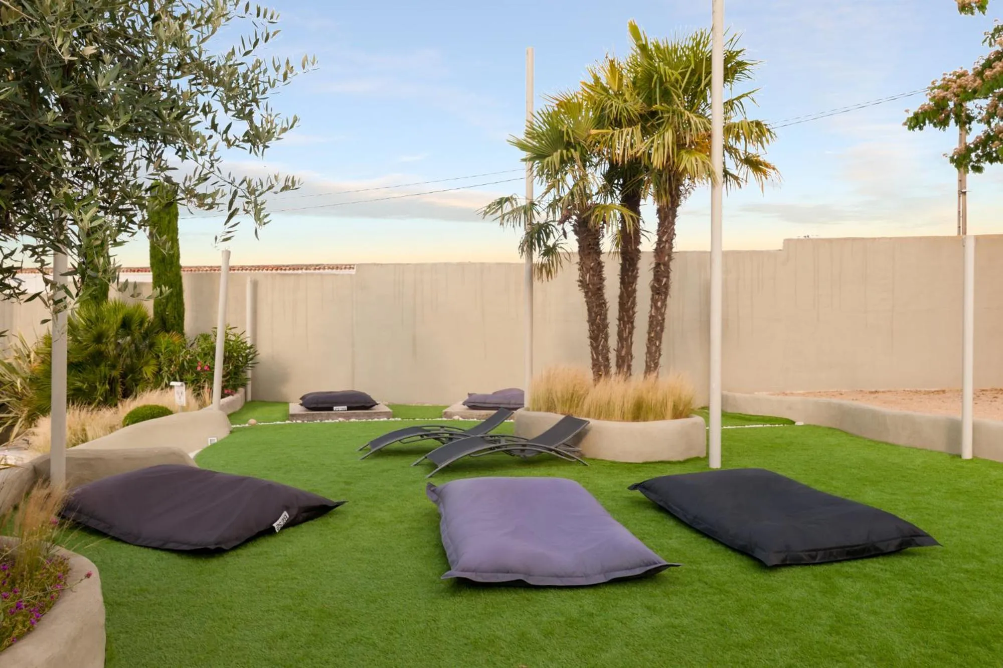 Swimming pool in The Originals Boutique, Hôtel La Grange, Niort