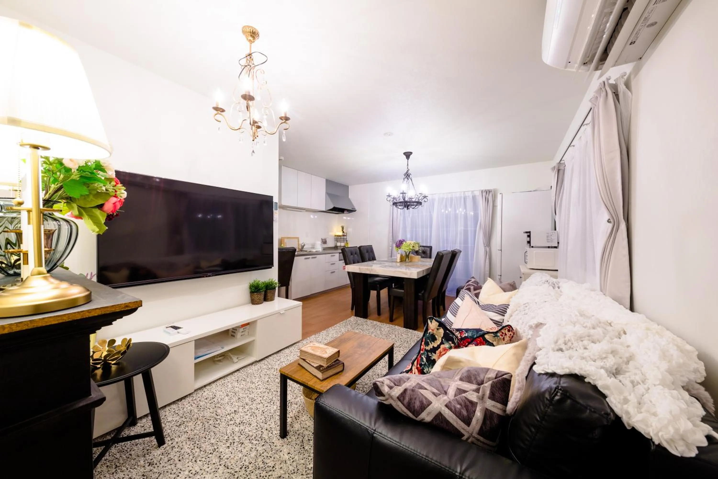 Living room in Villa Hanasaku Fujikawaguchiko B