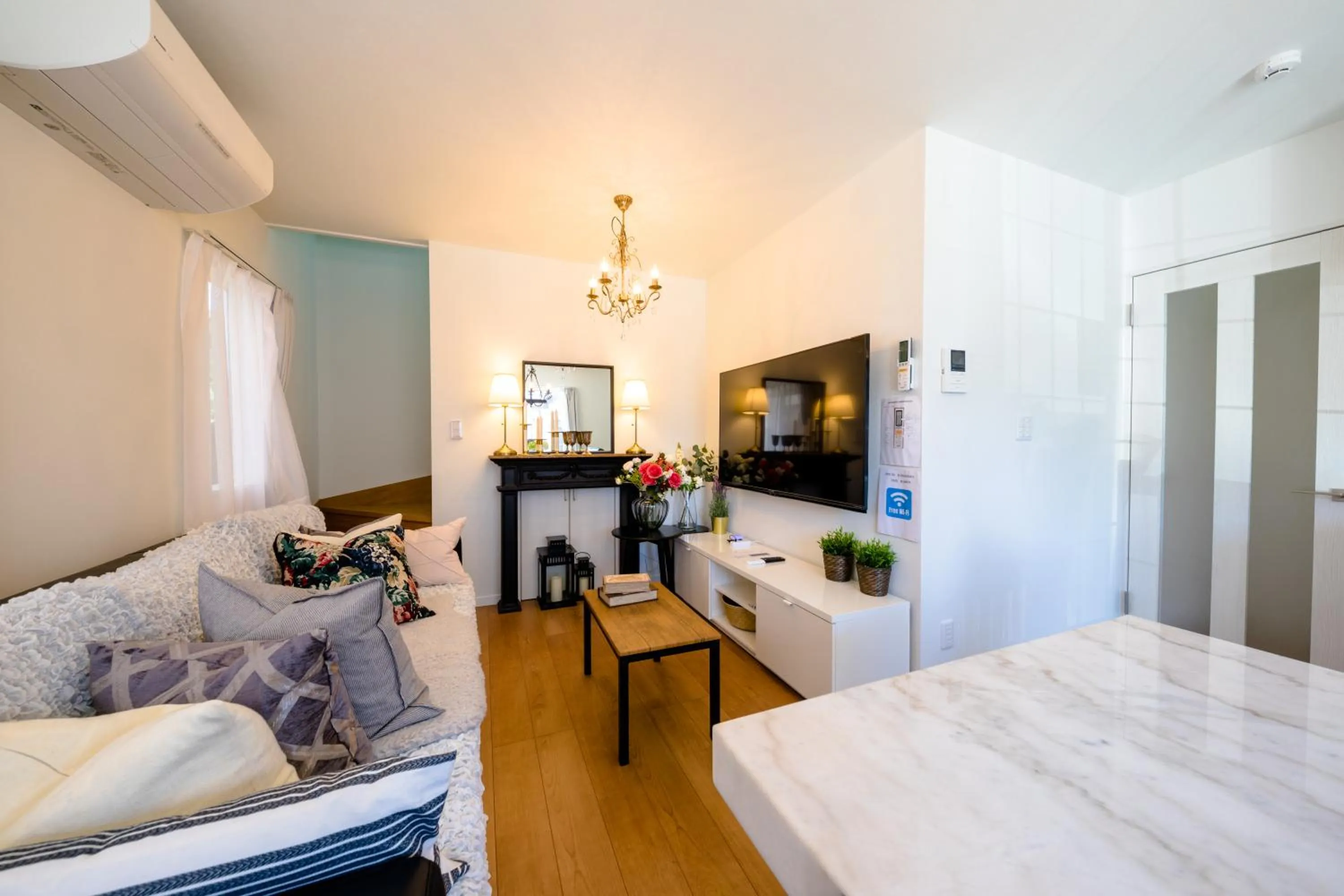 Living room, Bed in Villa Hanasaku Fujikawaguchiko B