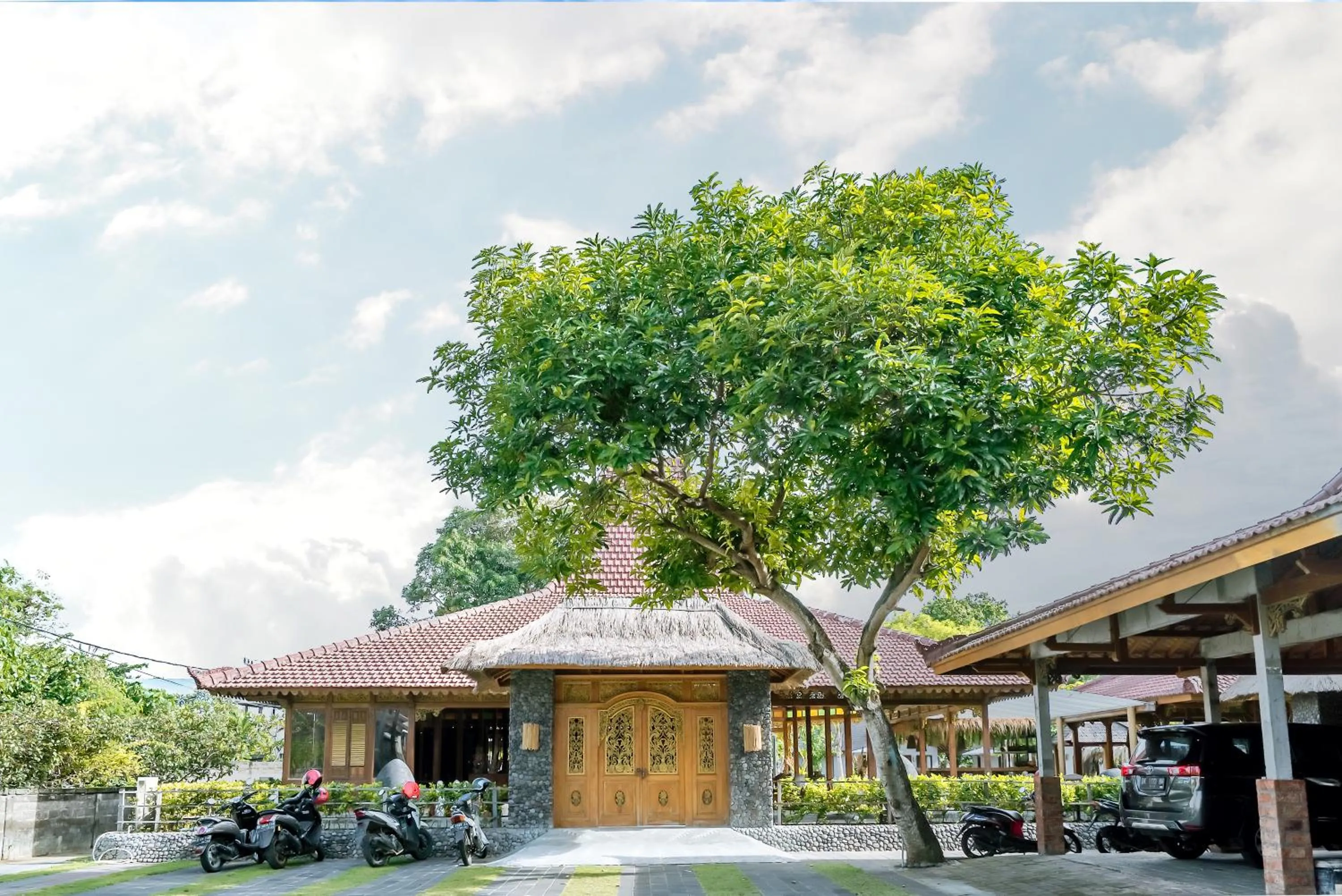 Facade/entrance in Kashantee Village