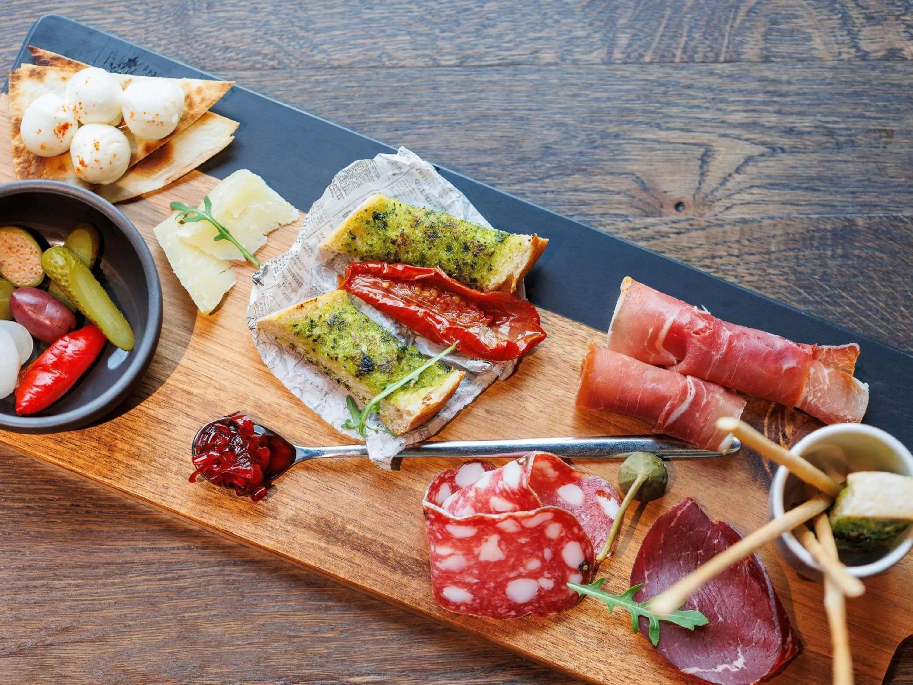 Restaurant/places to eat in Mövenpick Zagreb