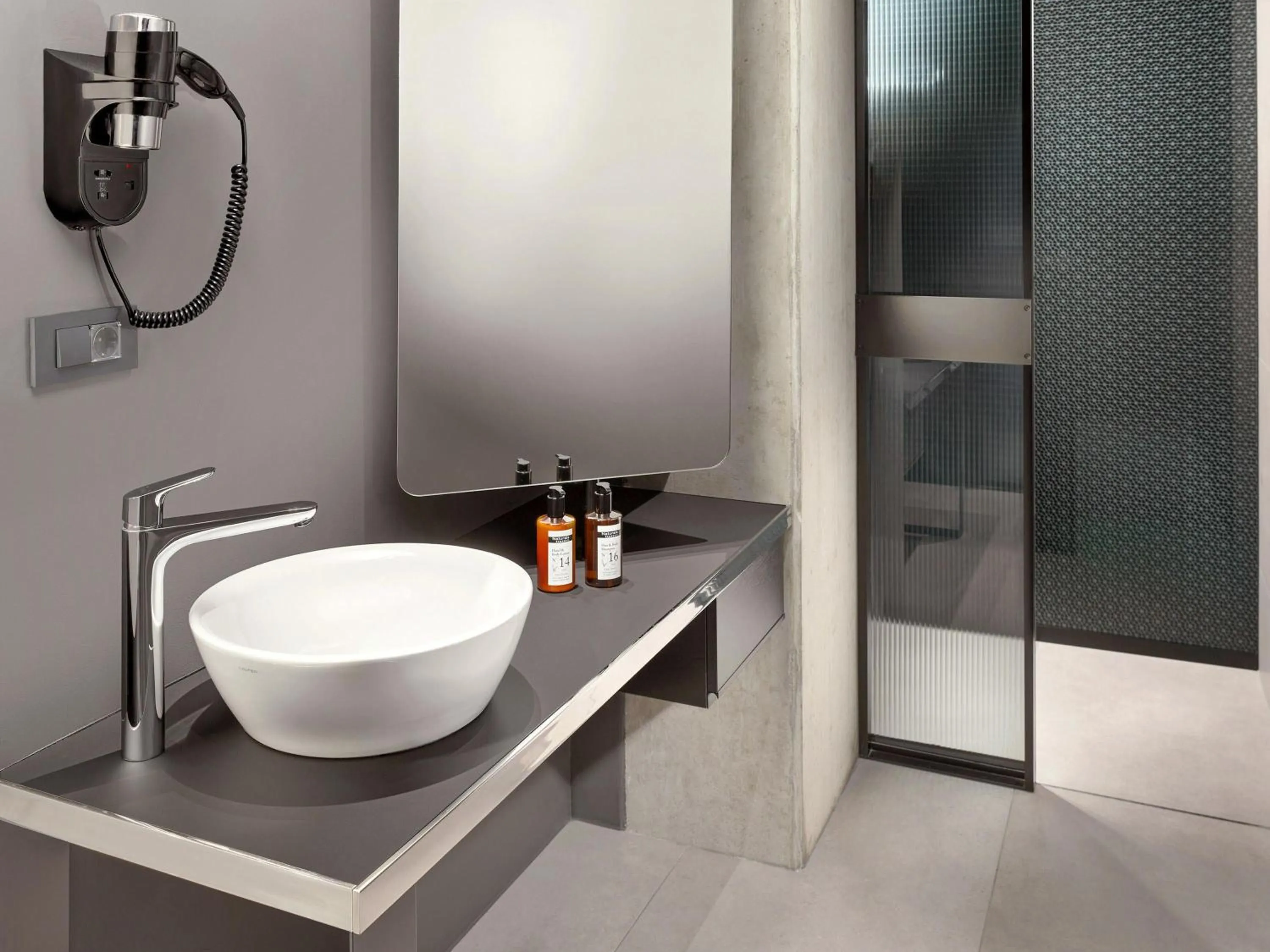 Bedroom in Mövenpick Zagreb