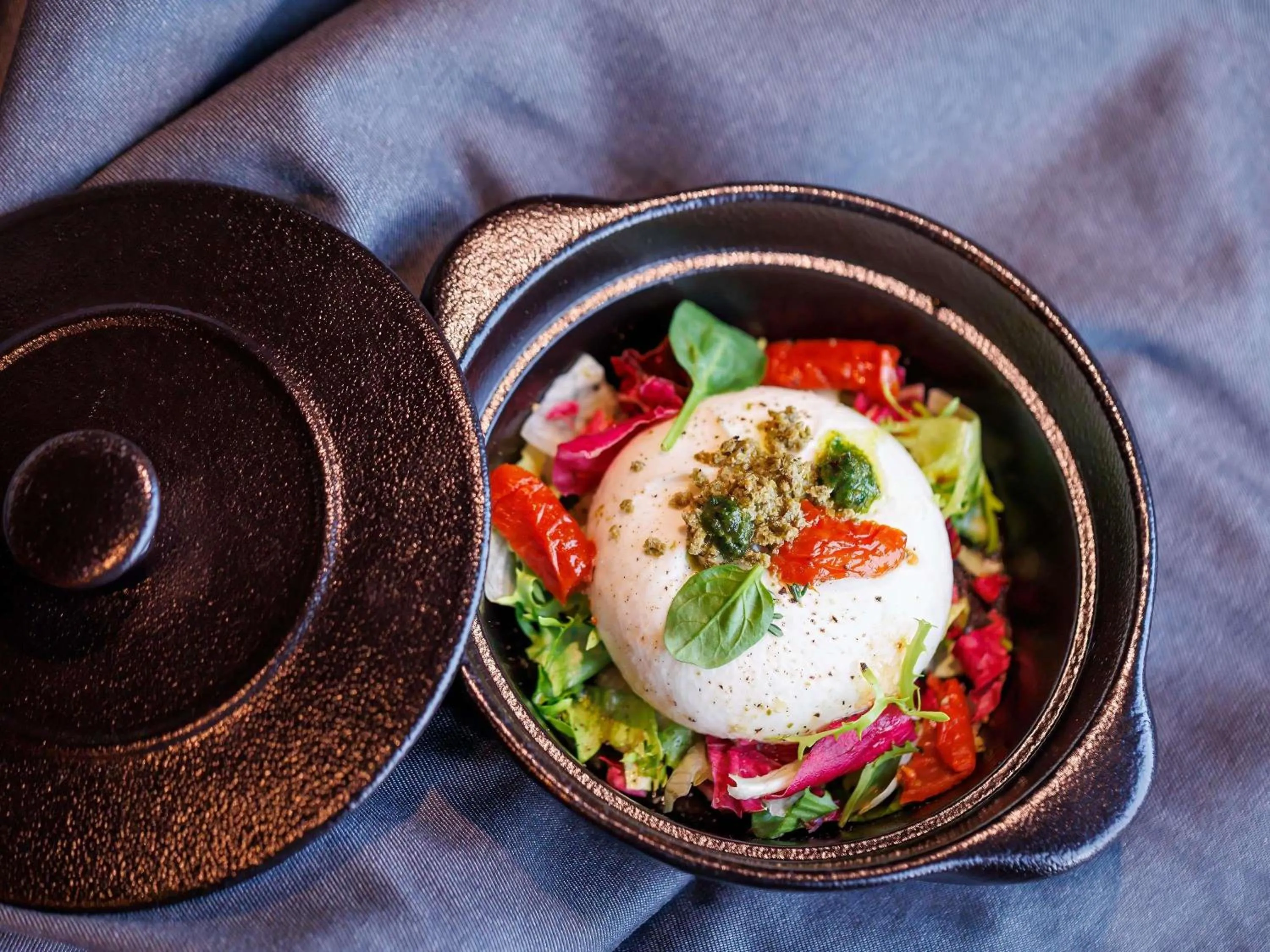 Restaurant/places to eat in Mövenpick Zagreb