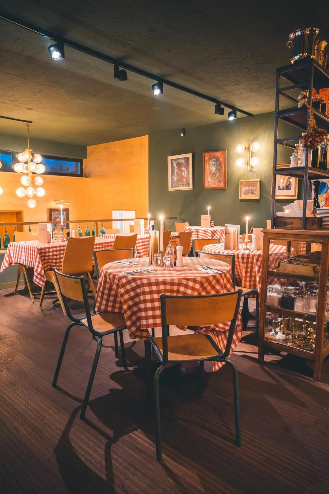 Restaurant/places to eat in Hotel Luis