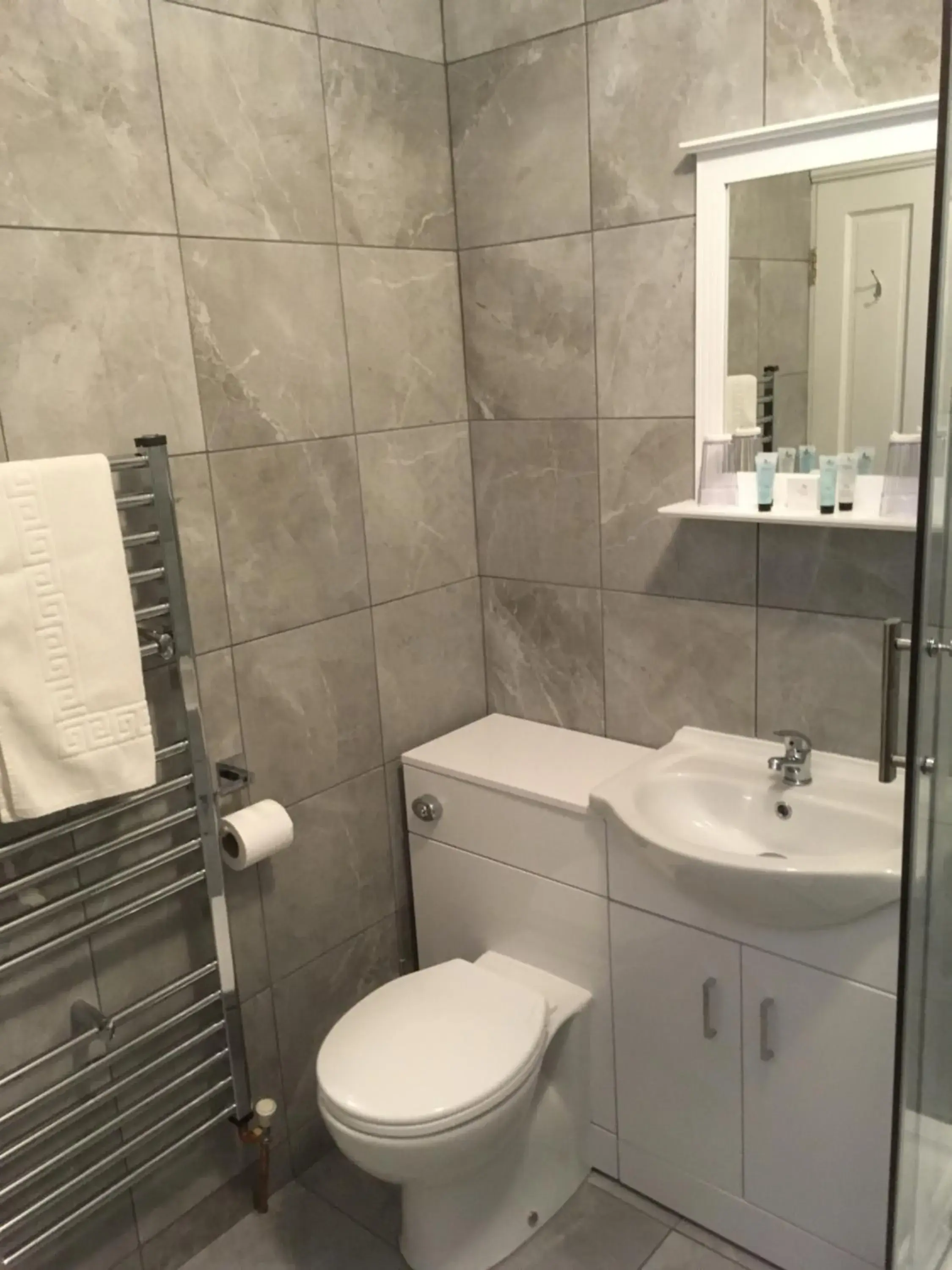 Large Double Room in Grosvenor Hotel Large Double Room in Grosvenor Hotel