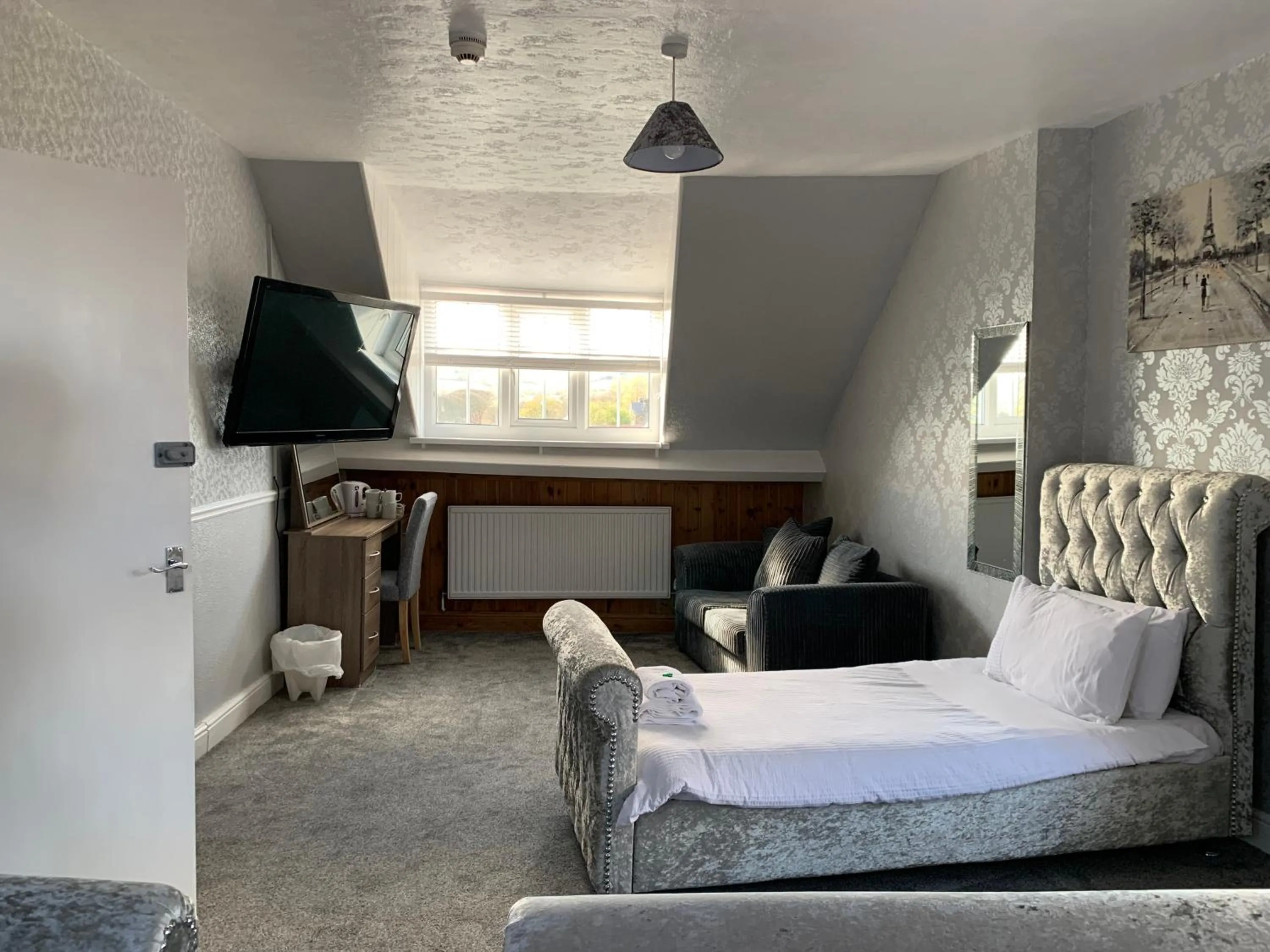 TV and multimedia, Bed in Grosvenor Hotel