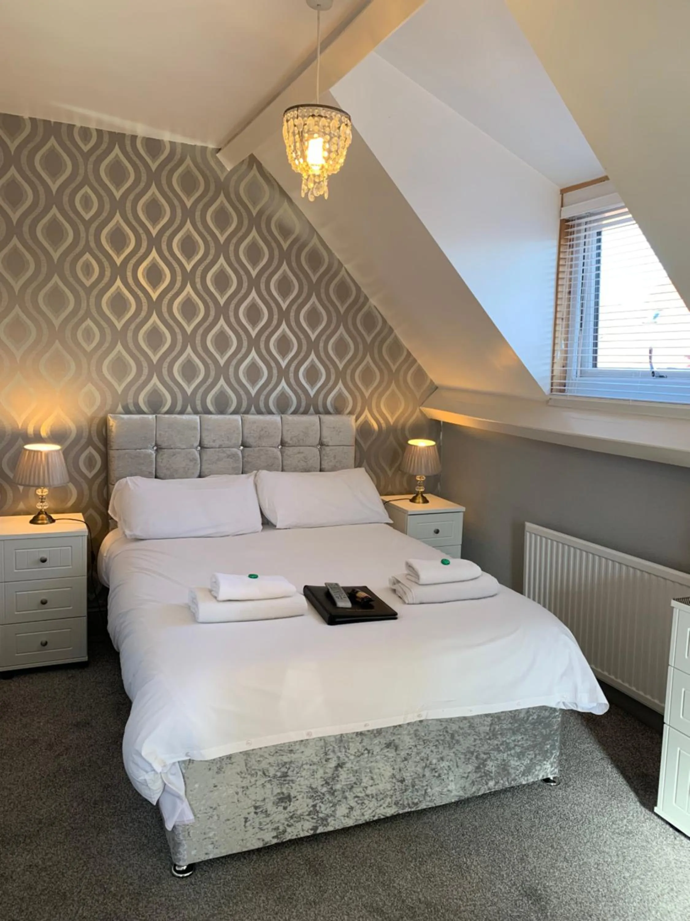 Bed in Grosvenor Hotel