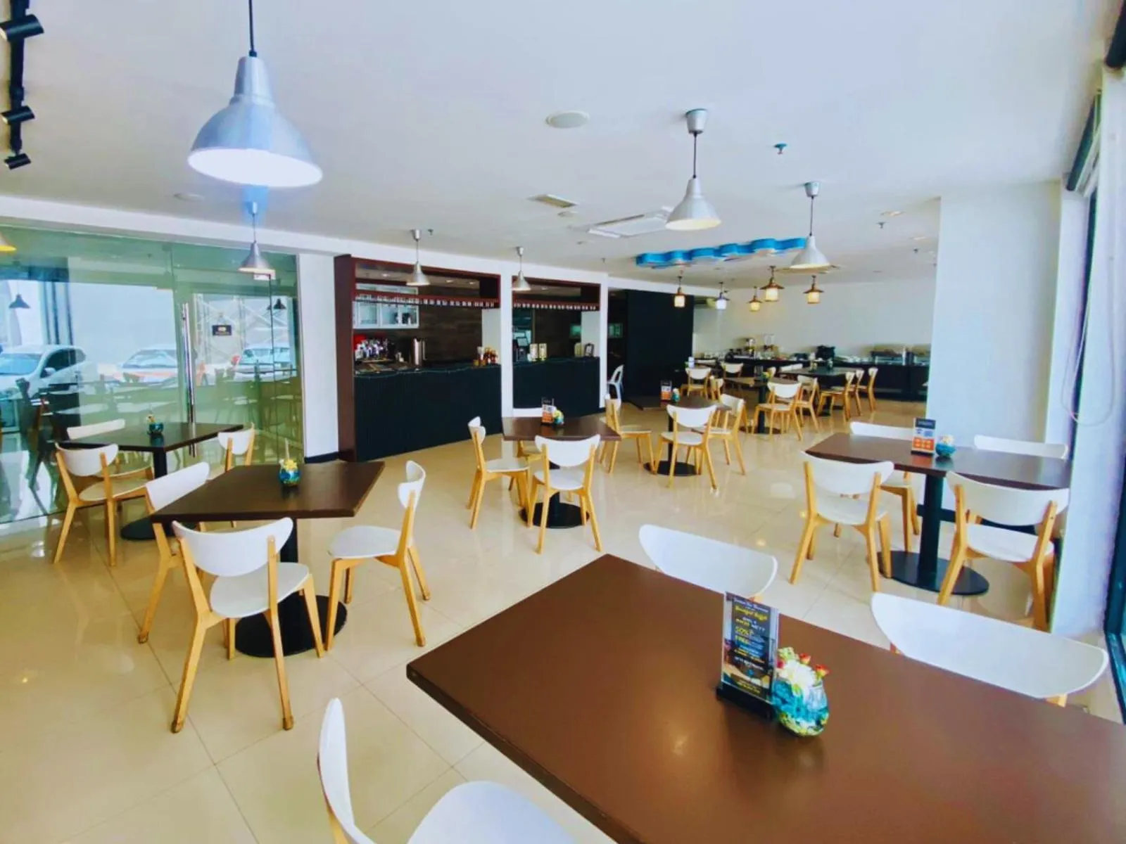 Restaurant/places to eat in Oceania Hotel