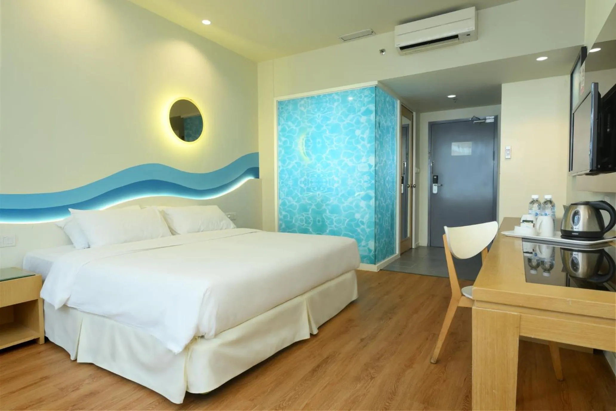 View (from property/room), Bed in Oceania Hotel