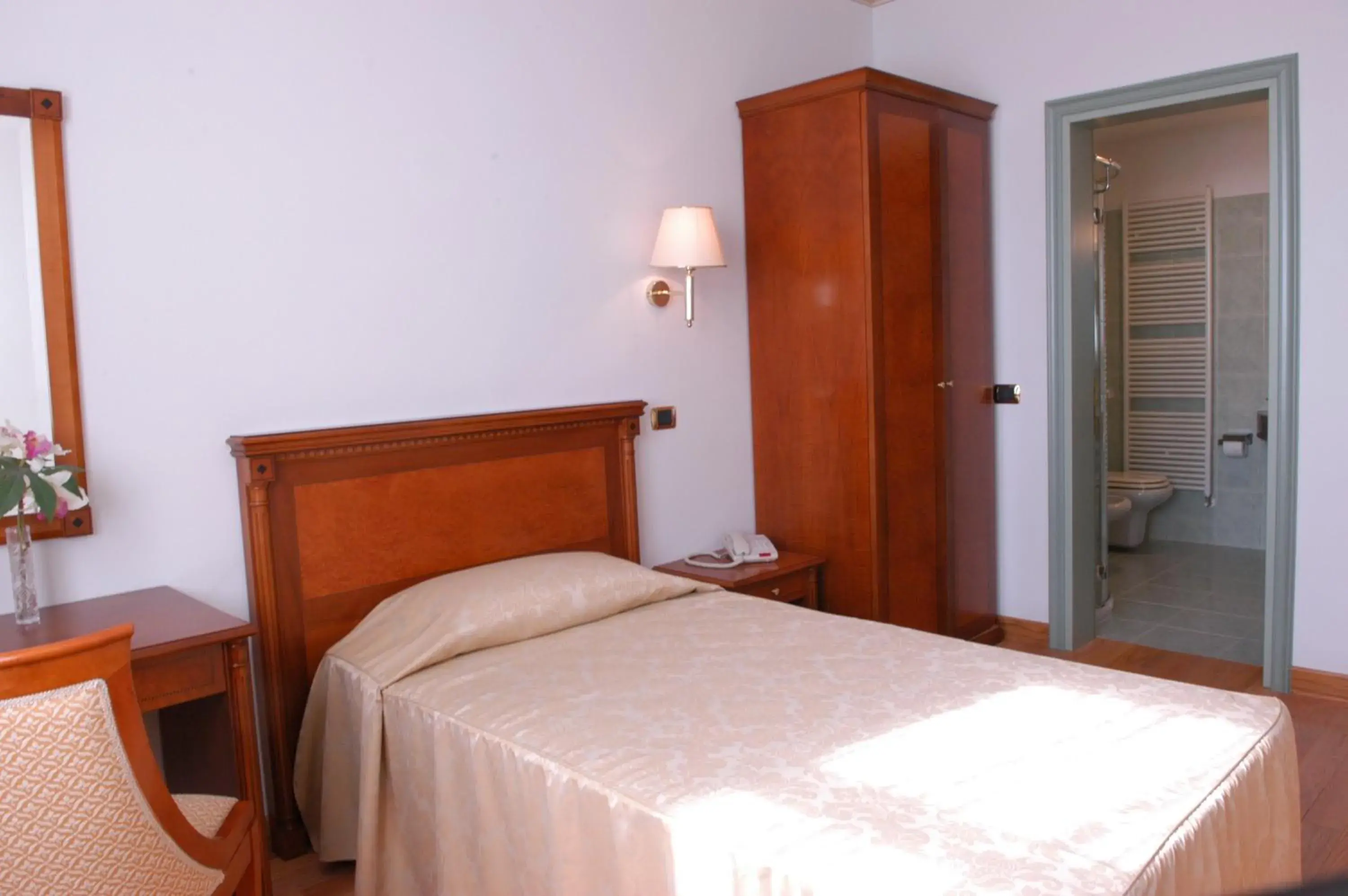 Economy Double or Twin Room in Pilgrim's Hotel Economy Double or Twin Room in Pilgrim's Hotel