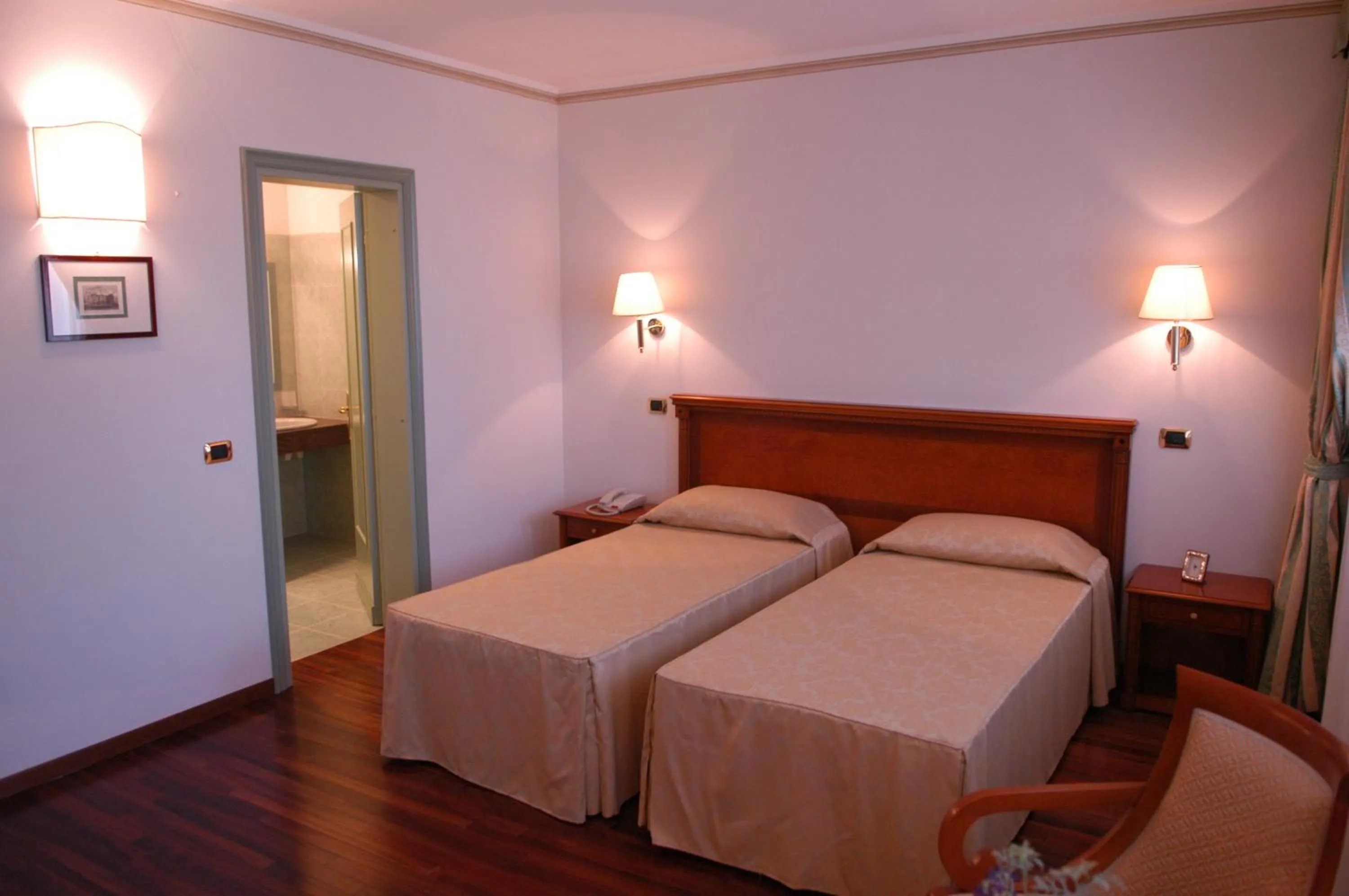 Photo of the whole room in Pilgrim's Hotel