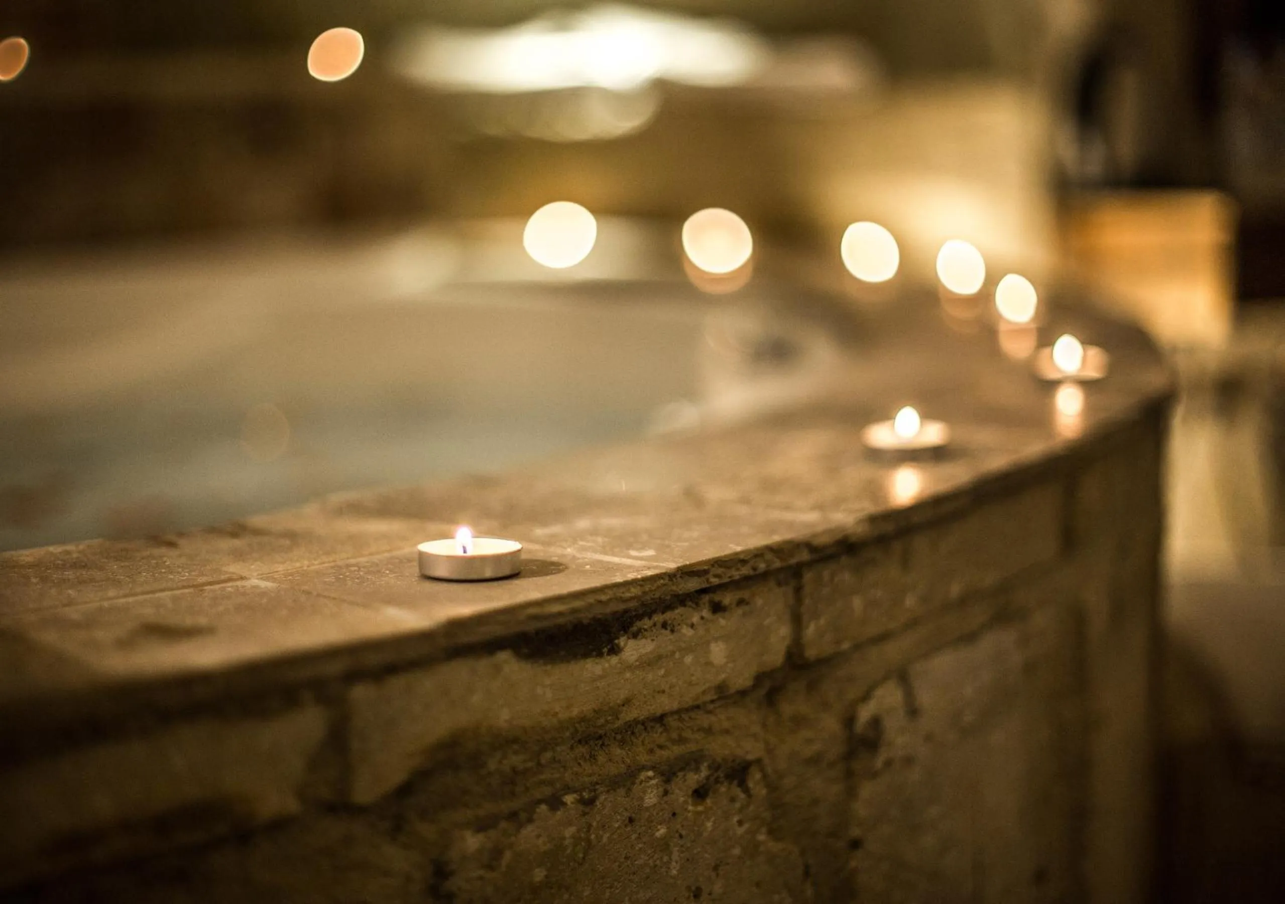 Hot Tub in Harkasos Cave Hotel