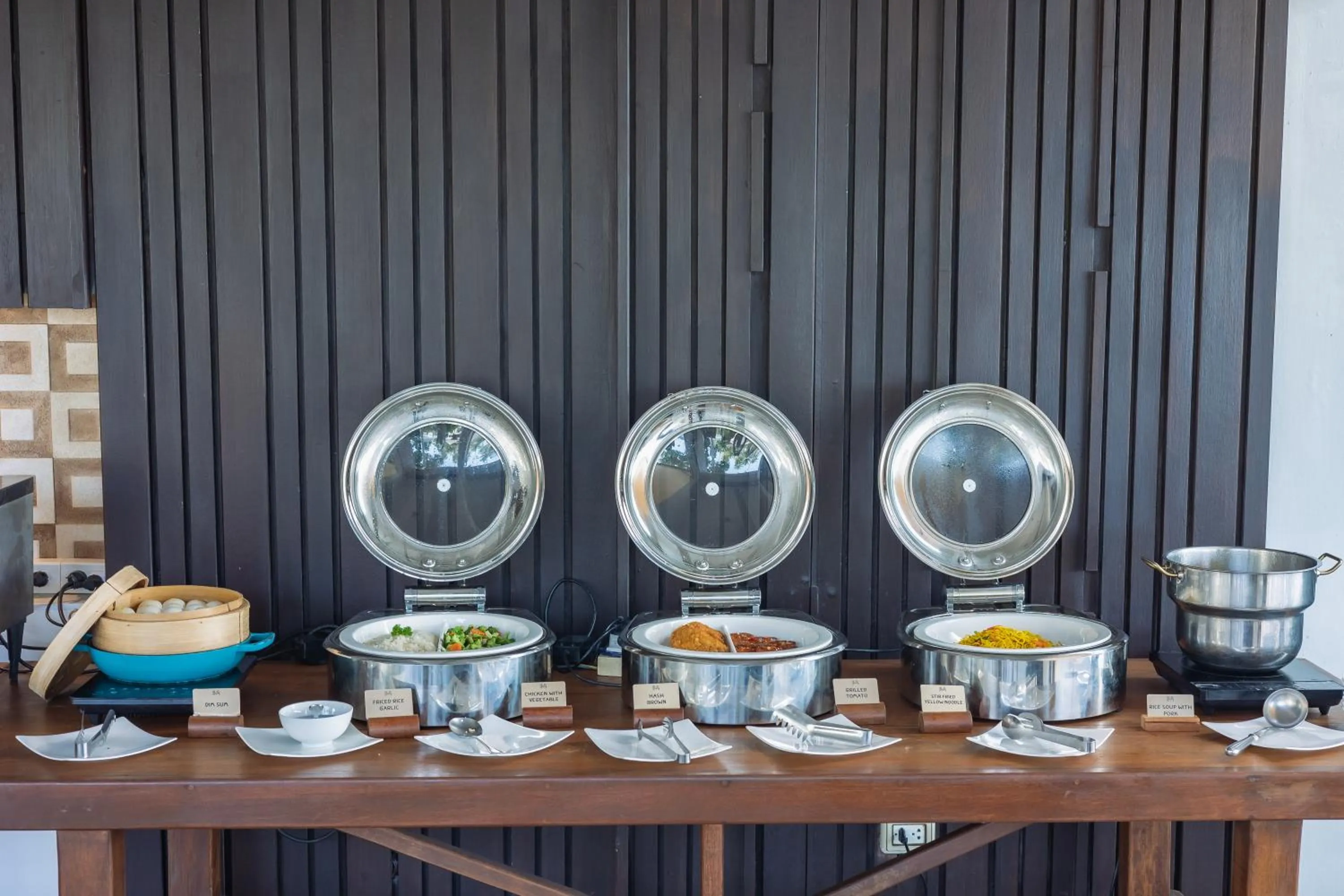 Food and drinks in KC Beach Club & Pool Villas