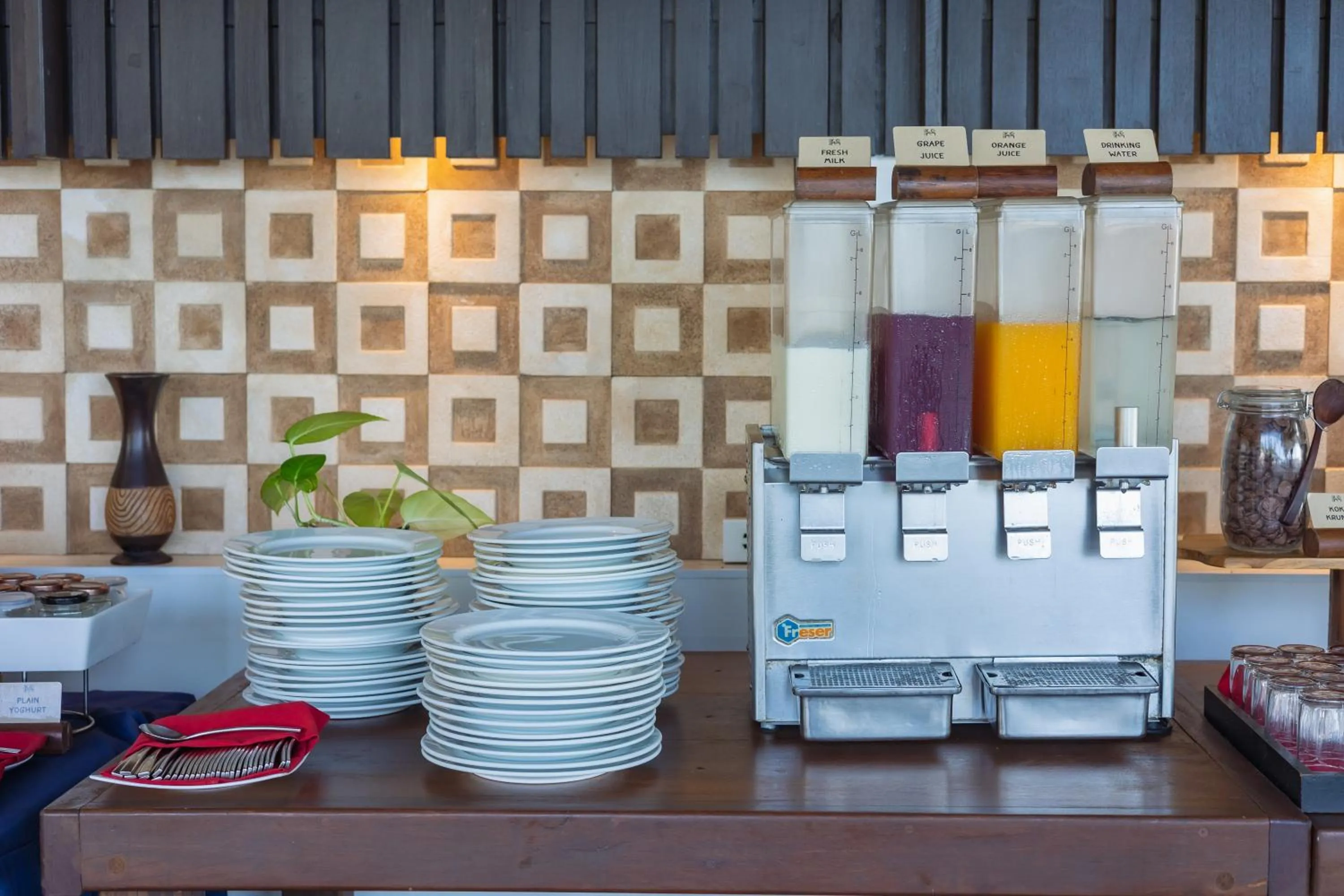 Food and drinks in KC Beach Club & Pool Villas