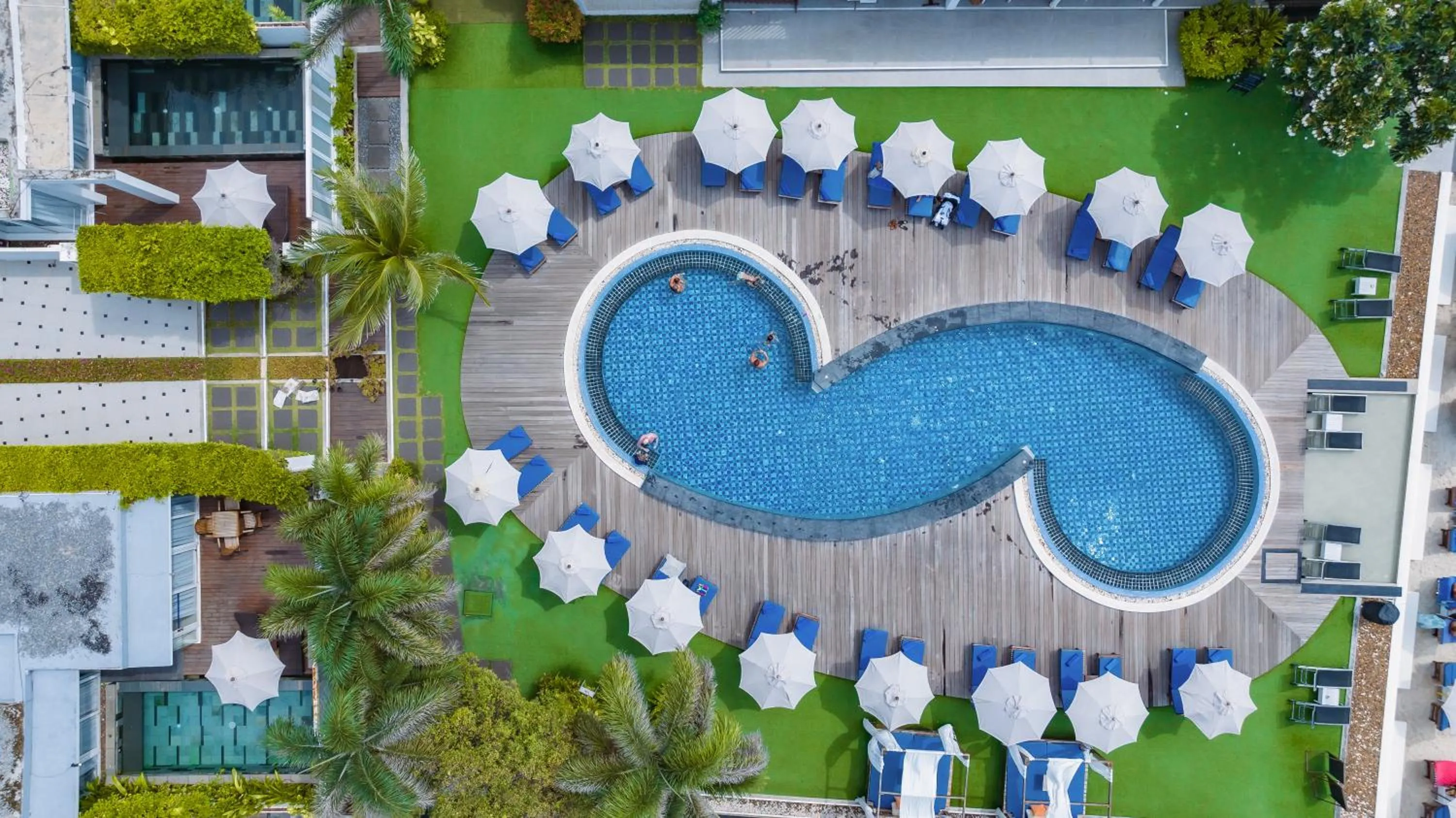 Day in KC Beach Club & Pool Villas